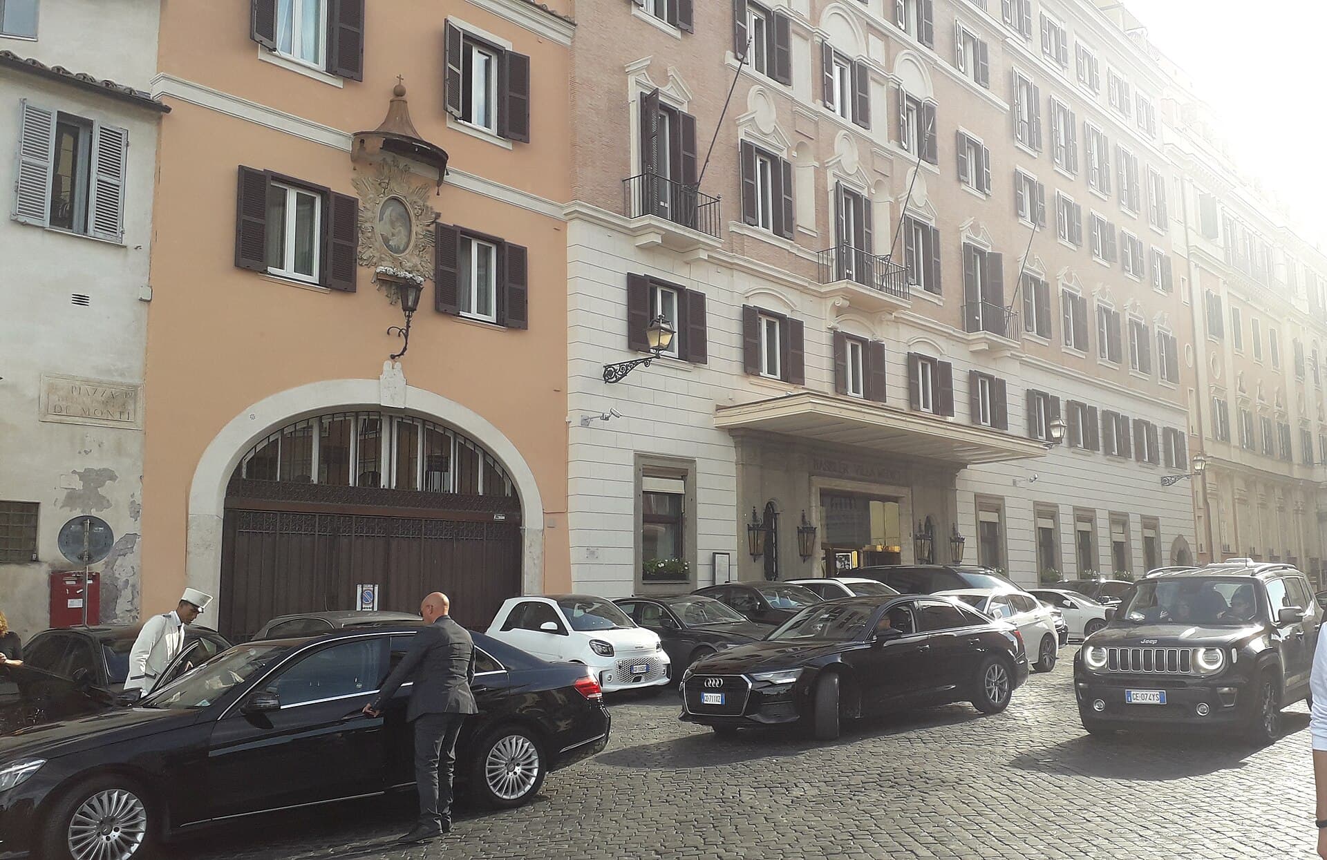 Hotel Hassler Roma (via Wikimedia Commons, CC BY-SA 4.0)