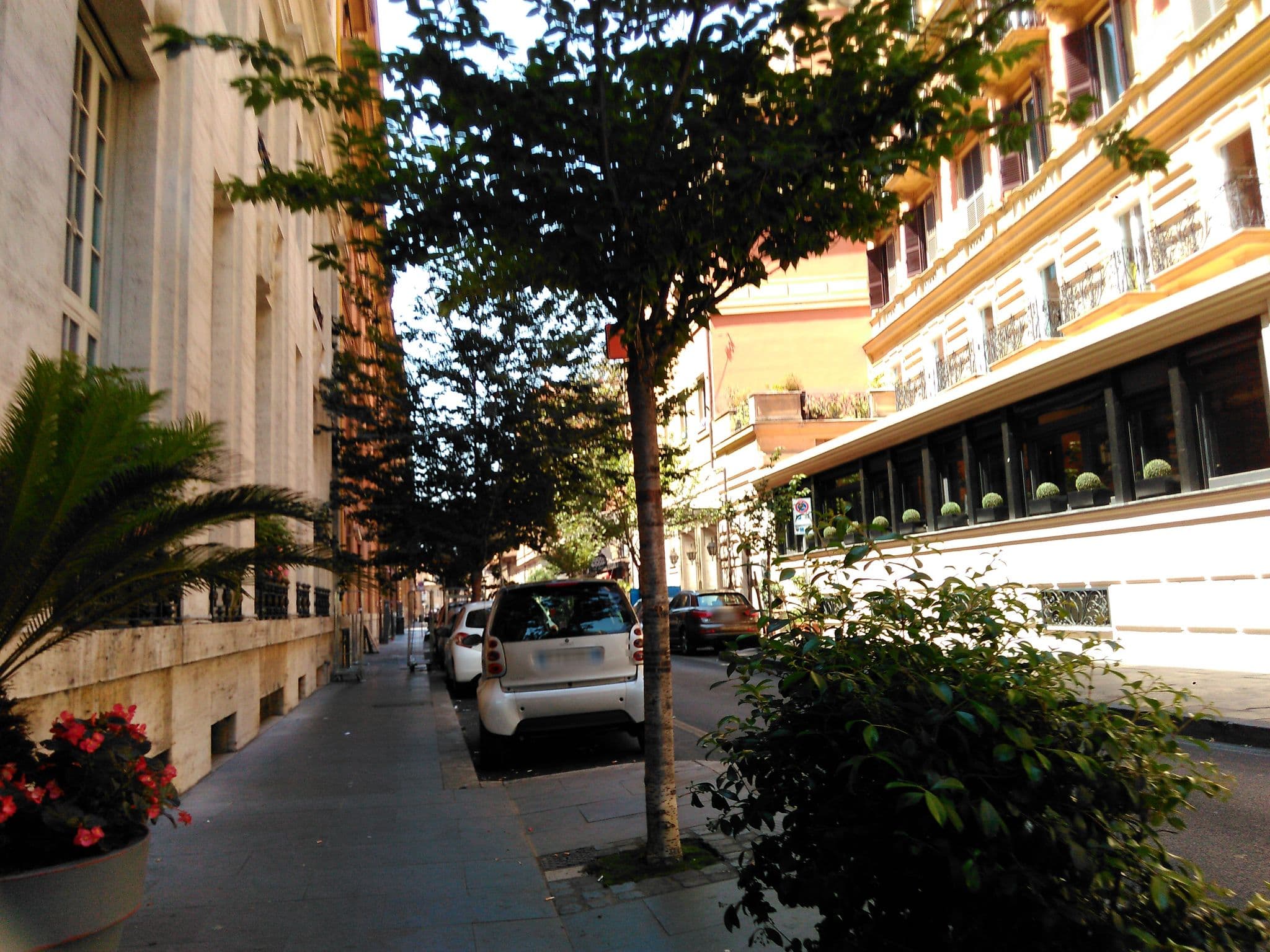 Street view near Boscolo Hotel Palace, Ludovisi — © wowik (CC BY-SA · Mapillary)