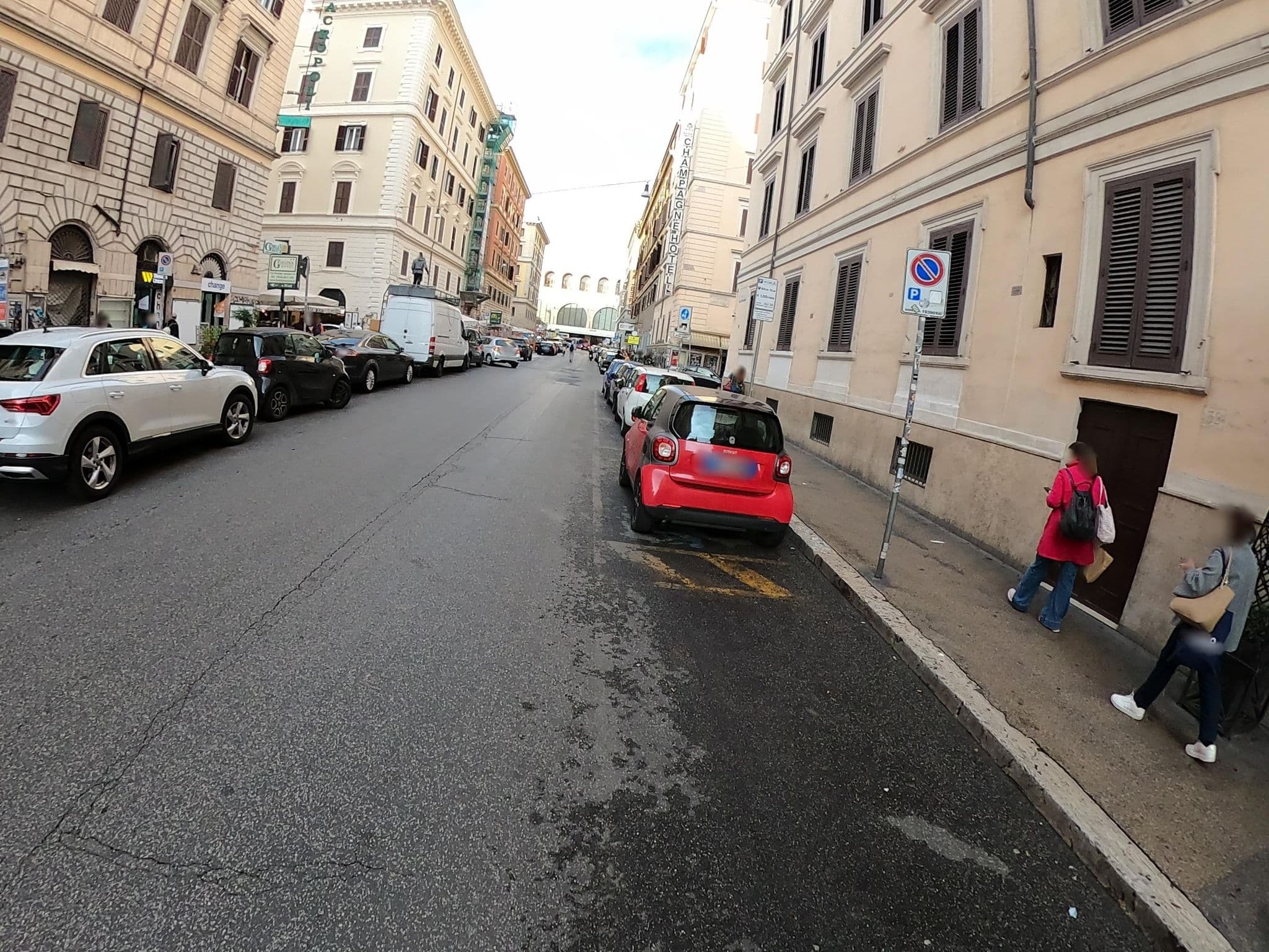 Street view near Hollywood Roma, Monti — © alesarrett (CC BY-SA · Mapillary)