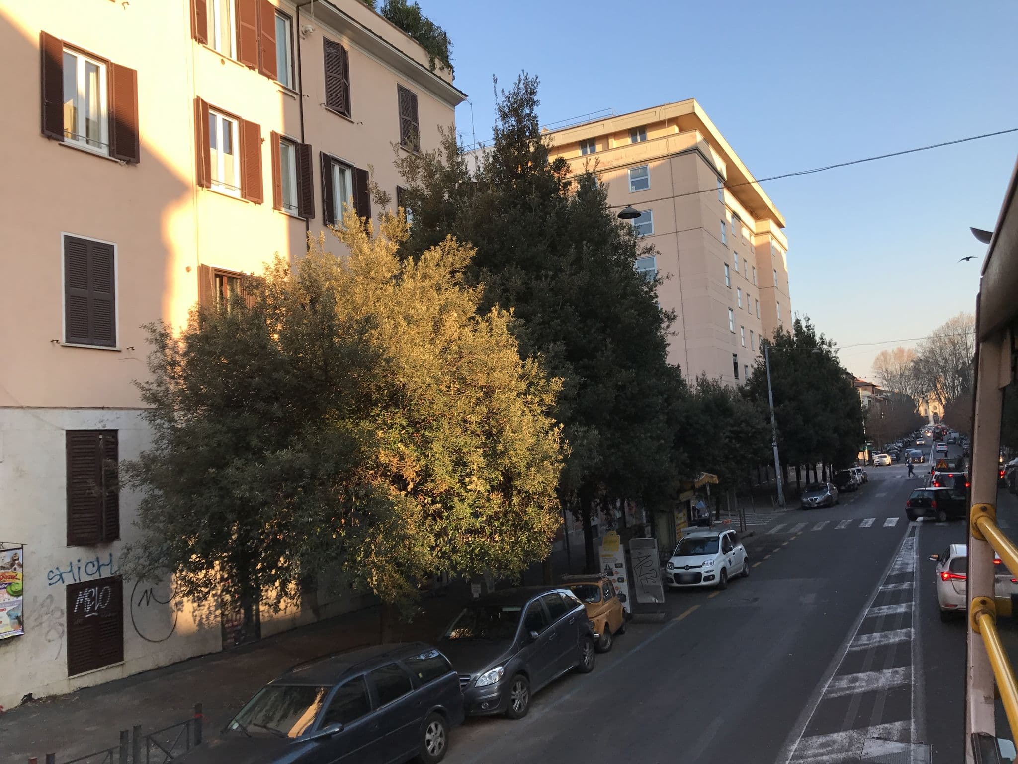 Street view near Hotel Lussemburgo Roma, Rome — © fundacja_geolife (CC BY-SA · Mapillary)