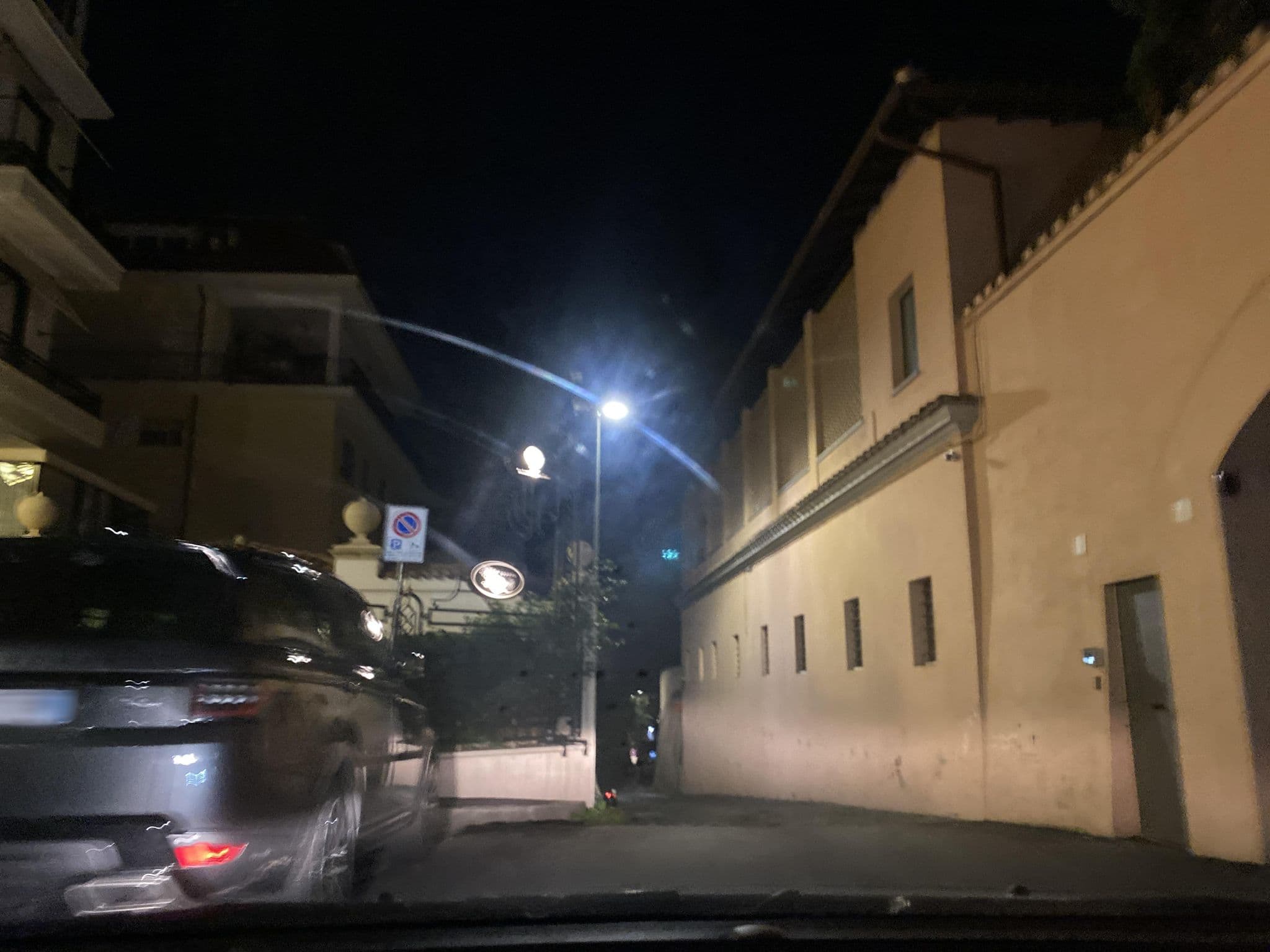 Street view near Libra@Lord Byron Italy, Campo Marzio — © B3a7r1c3 (CC BY-SA · Mapillary)