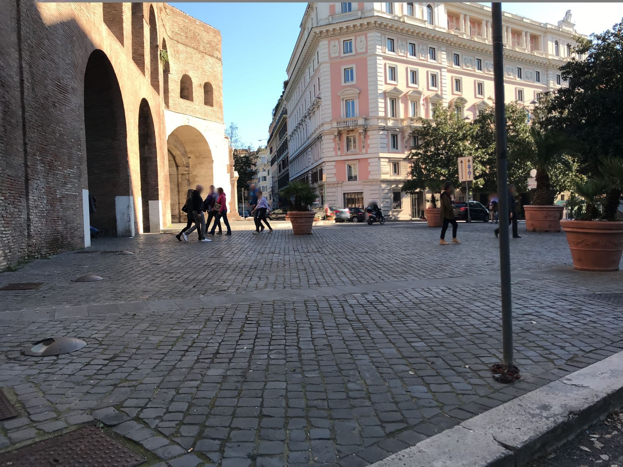 Street view near The Shire Hotel, Ludovisi — © miguel_andrade (CC BY-SA · Mapillary)