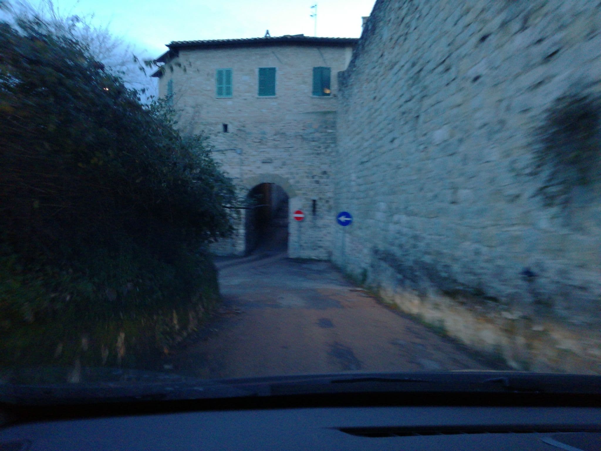 Street view near La Guardiola Del Tempo, Perugia — © andrea94 (CC BY-SA · Mapillary)
