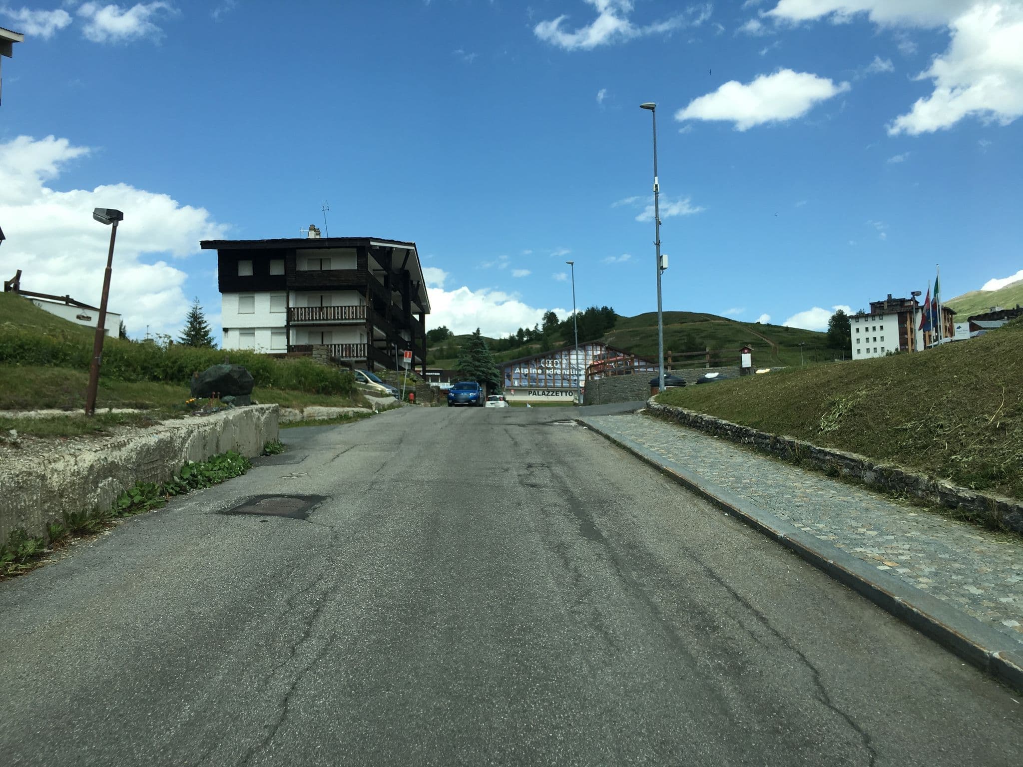 Street view near Shackleton SRL Hotel, Sauze d'Oulx — © yaron (CC BY-SA · Mapillary)