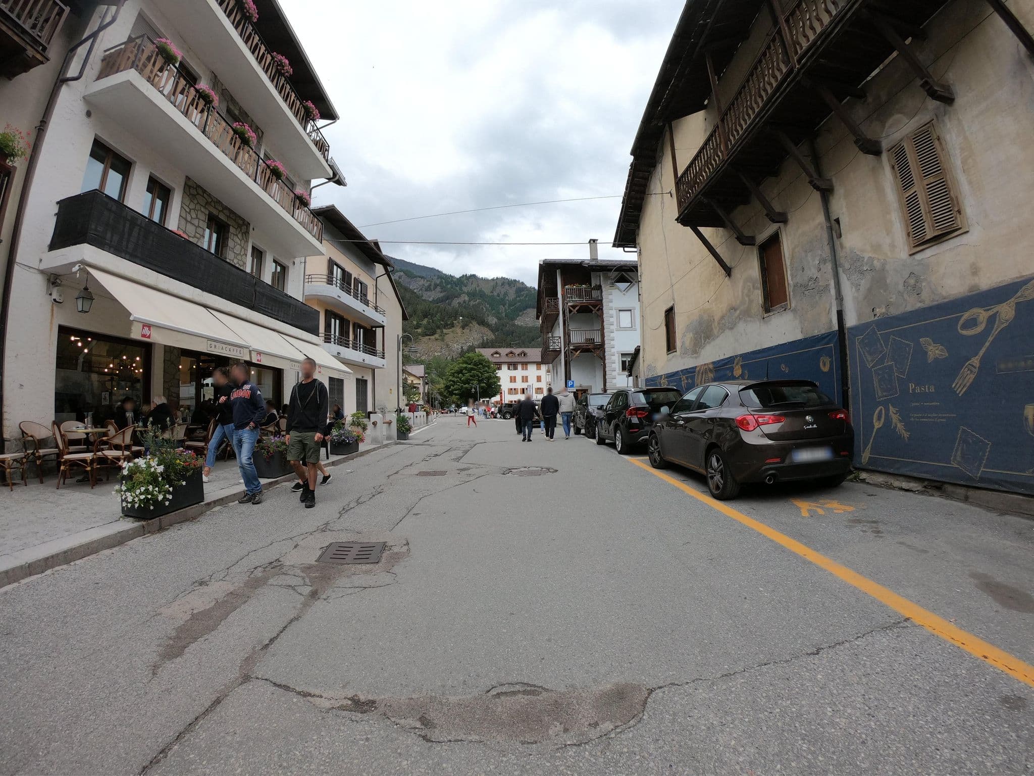 Street view near L’iBARüs, Sauze d'Oulx — © joostjakob (CC BY-SA · Mapillary)