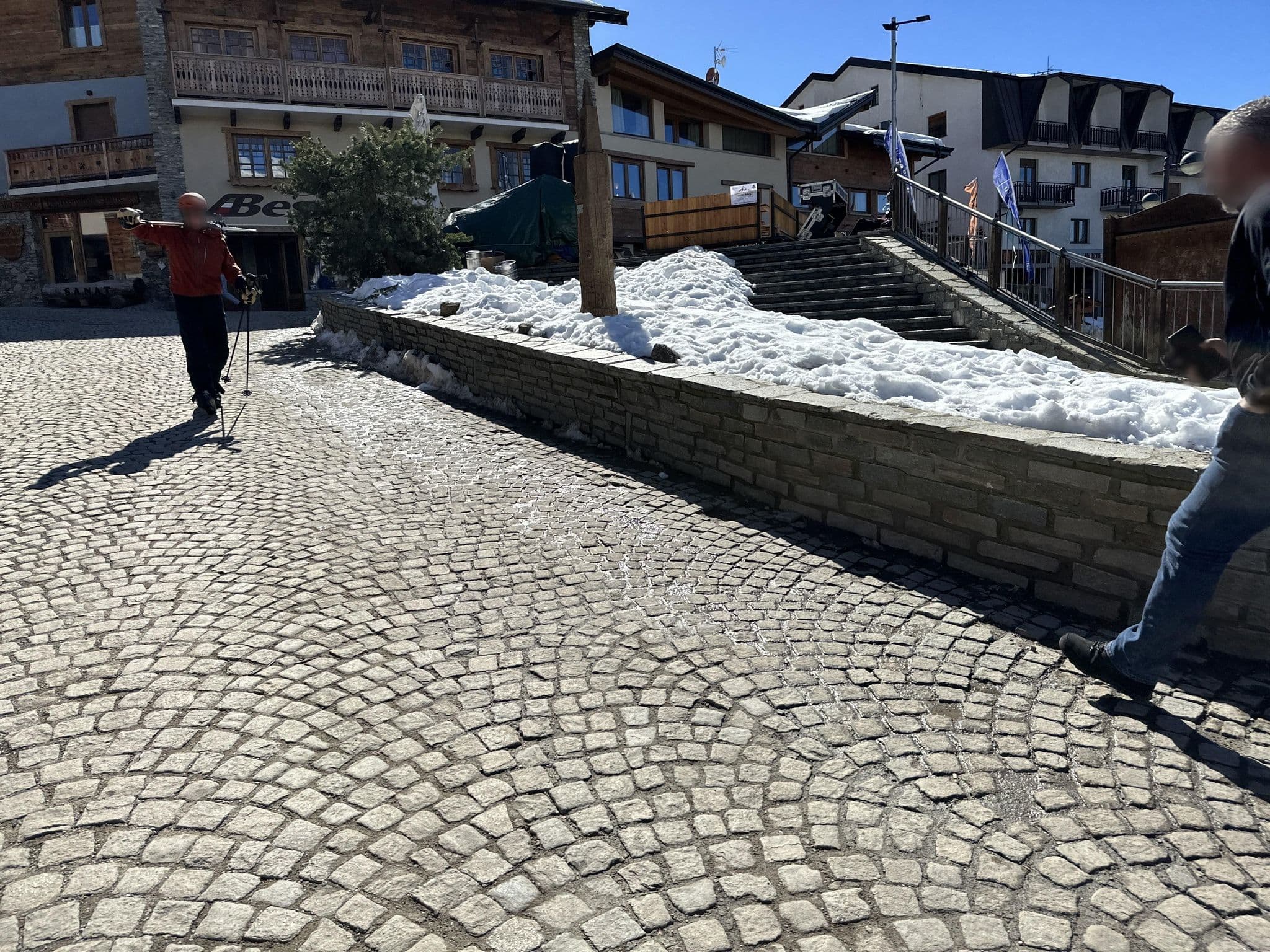 Street view near Hotel K2, Sauze d'Oulx — © RSTQ (CC BY-SA · Mapillary)