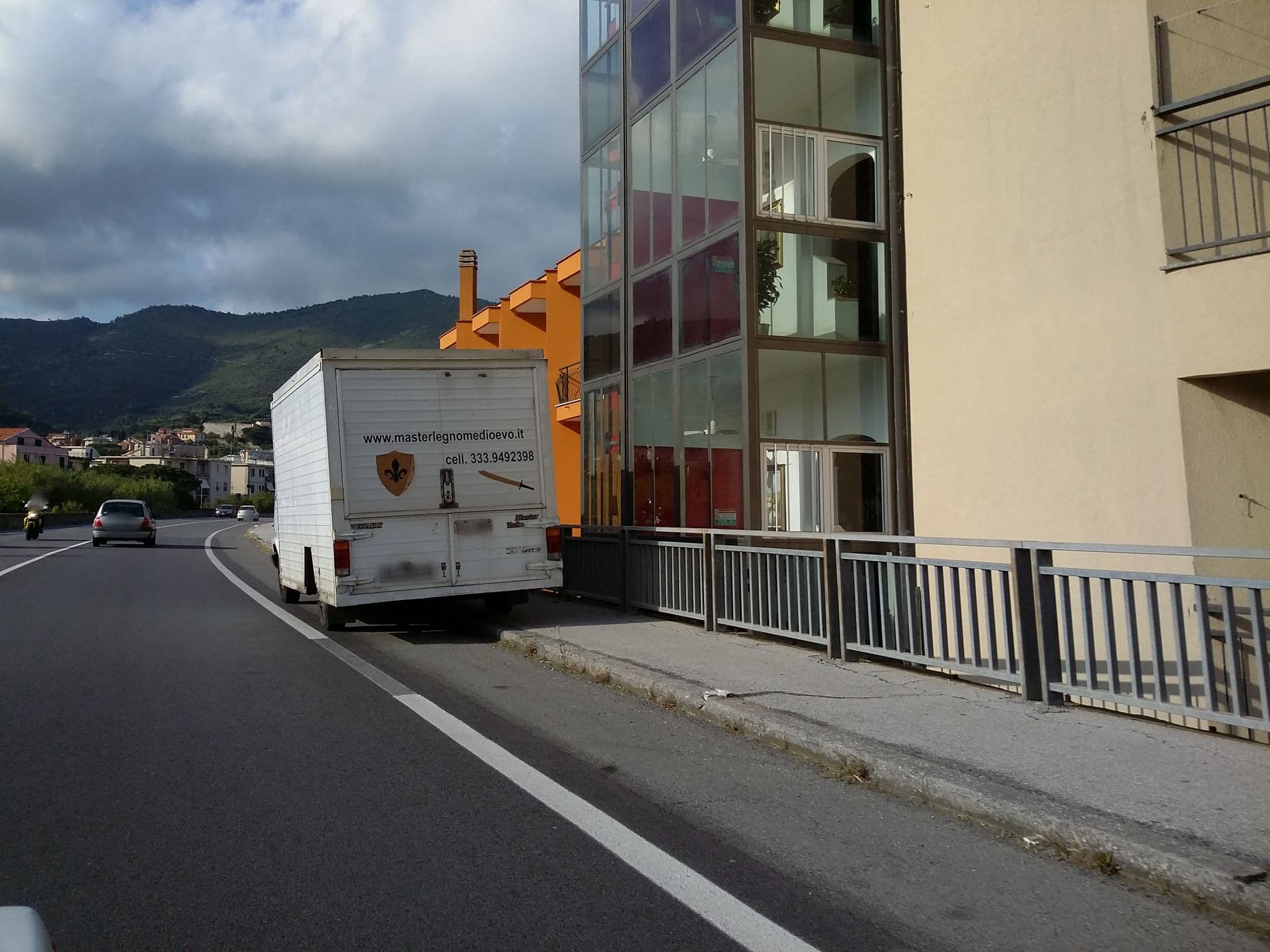 Street view near Hotel Gianna, Spotorno — © ale_zena_it (CC BY-SA · Mapillary)