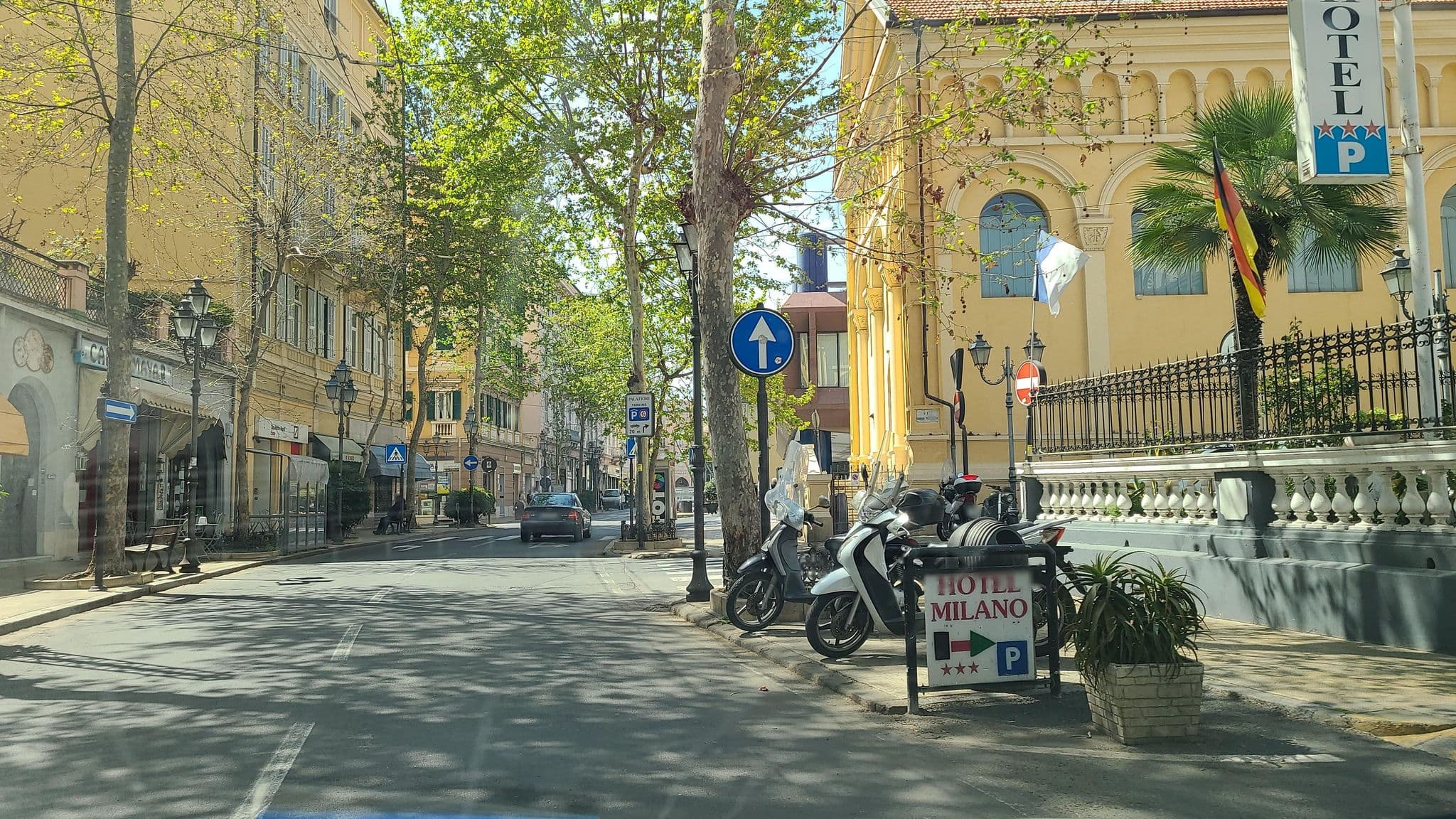 Street view near Albergo Milano, Sanremo — © chrisbeddow (CC BY-SA · Mapillary)