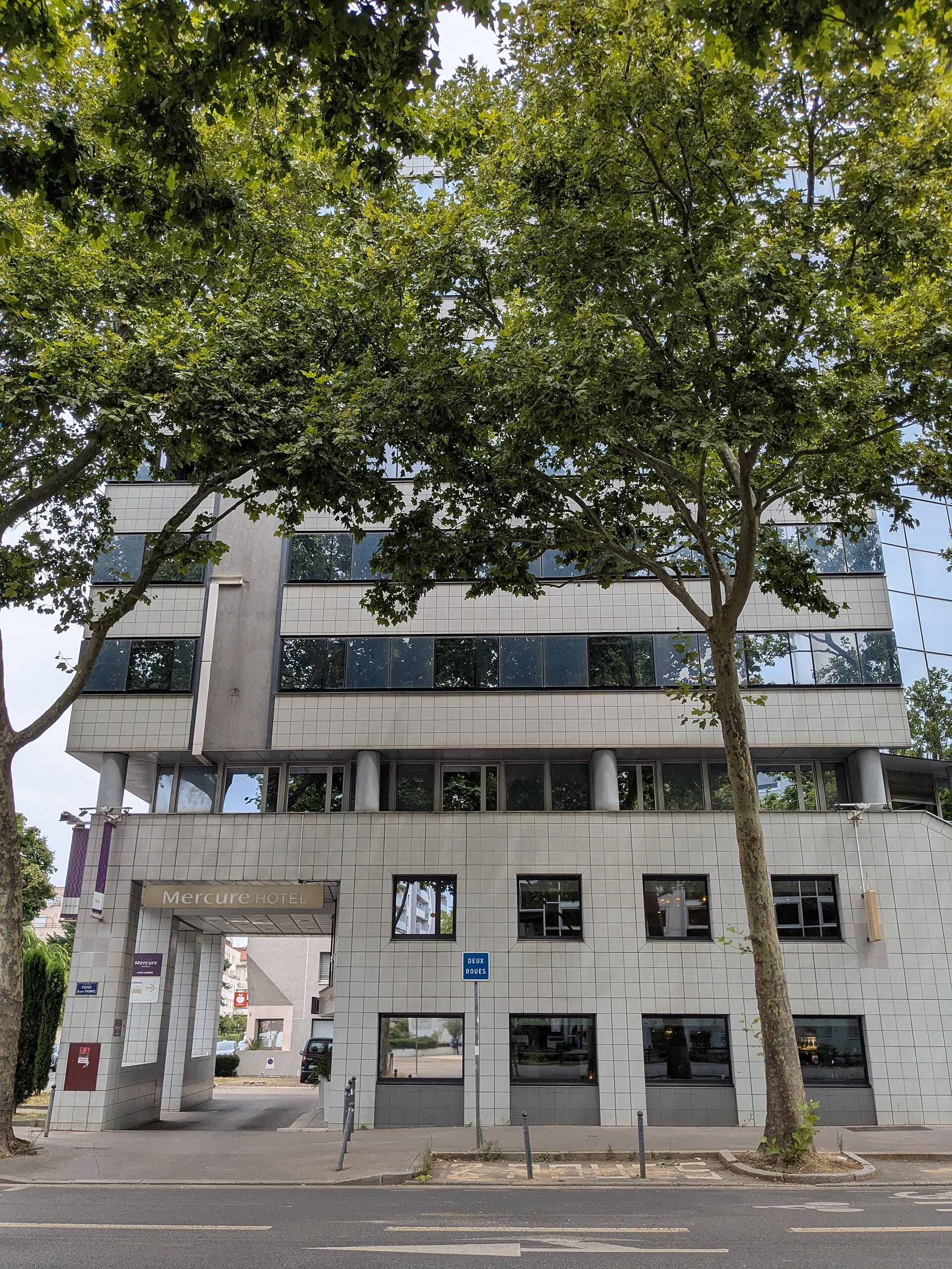 Hôtel Mercure Lyon Centre Lumière (via Wikimedia Commons, CC BY-SA 4.0)