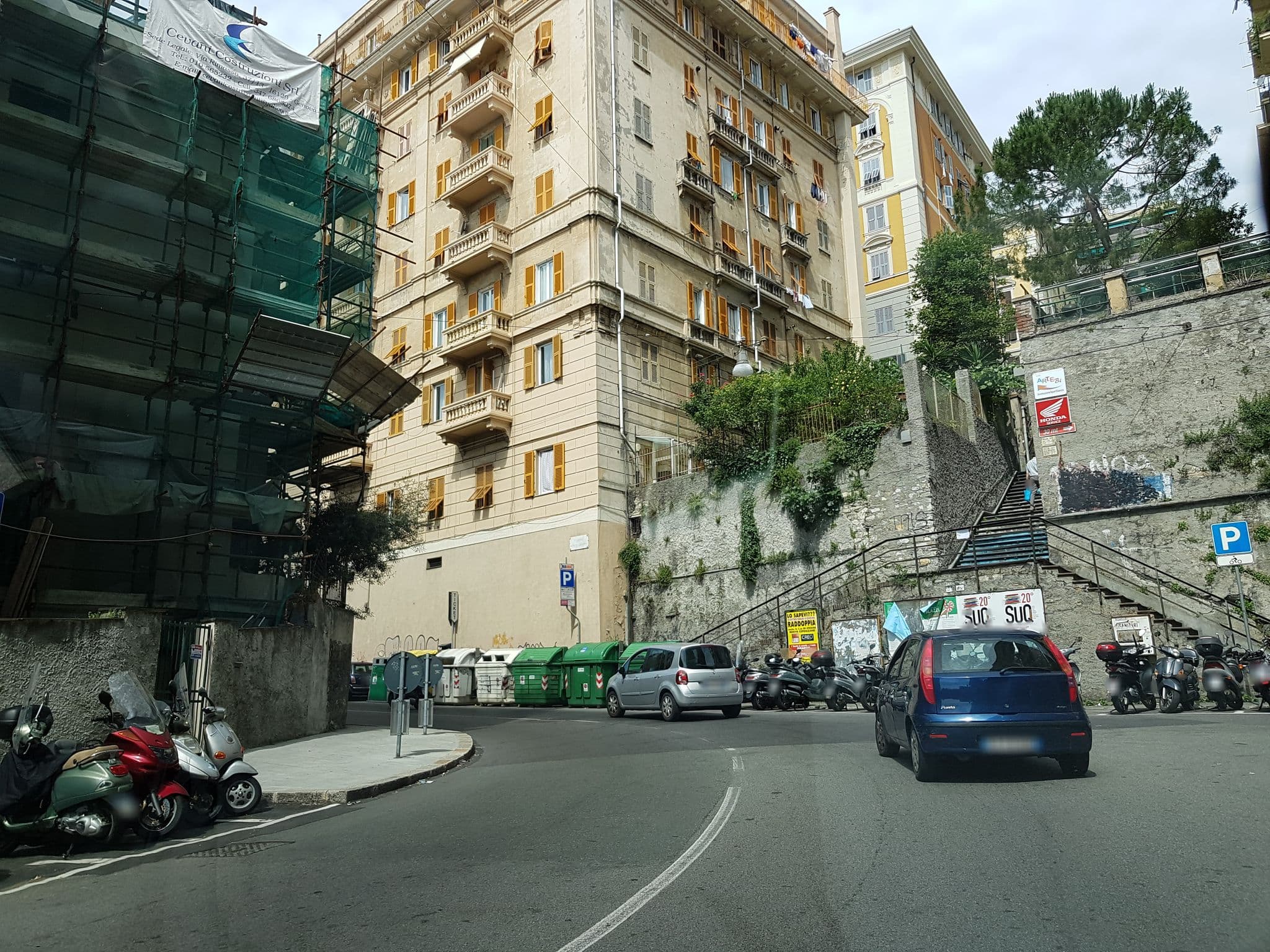 Street view near Lo Zenzero, Genoa — © ale_zena_it (CC BY-SA · Mapillary)
