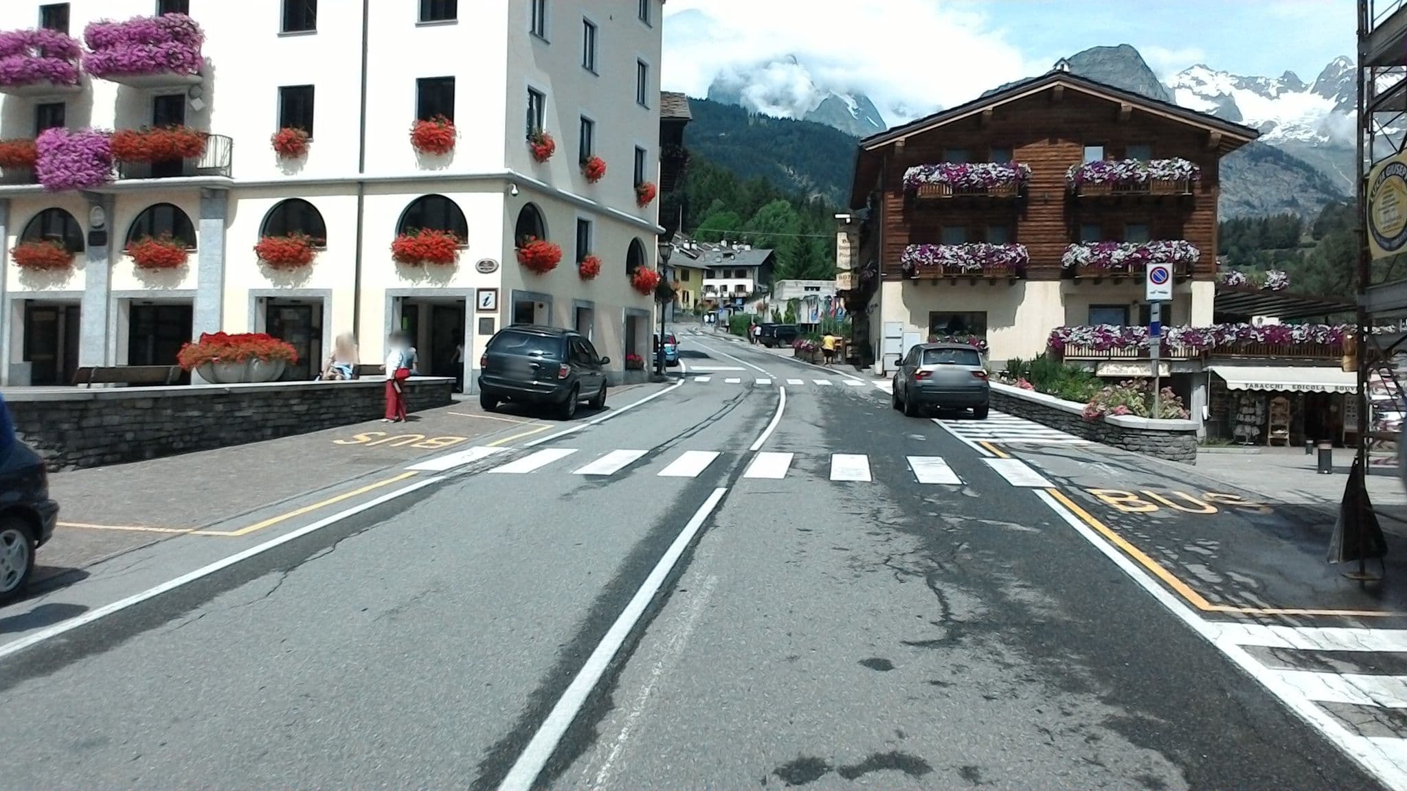 Street view near Universo Residence Pre-Saint-Didier, Courmayeur — © mprins (CC BY-SA · Mapillary)