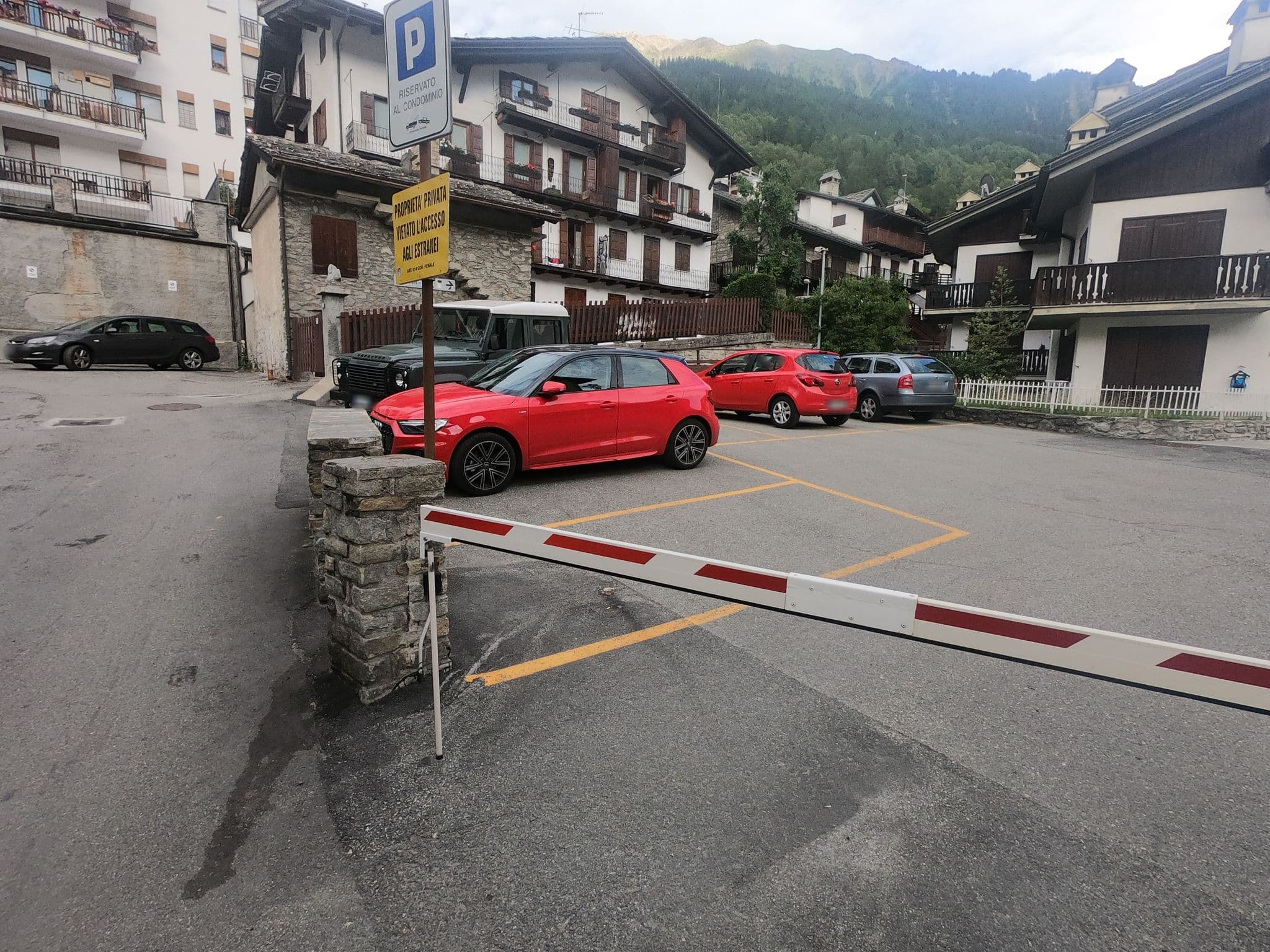 Street view near hotel Meuble Berthod, Courmayeur — © alextsiatinis (CC BY-SA · Mapillary)