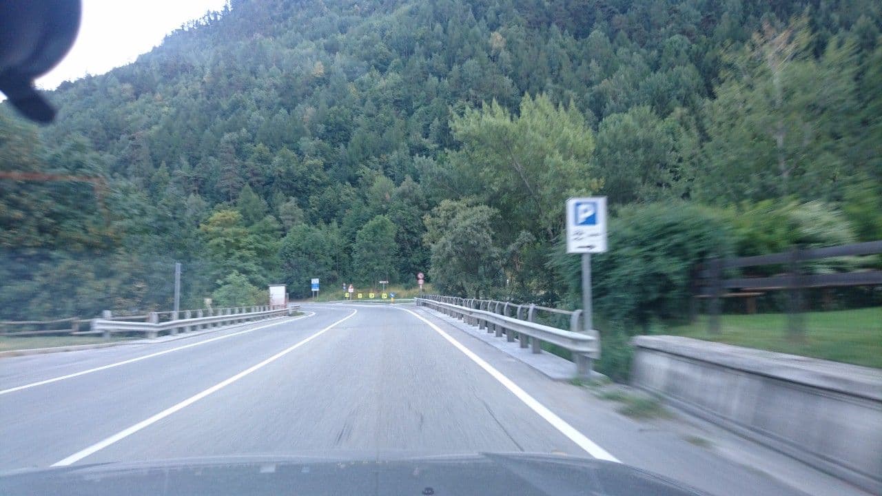 Street view near Le Maisons Des Fleurs, Courmayeur — © voschix (CC BY-SA · Mapillary)