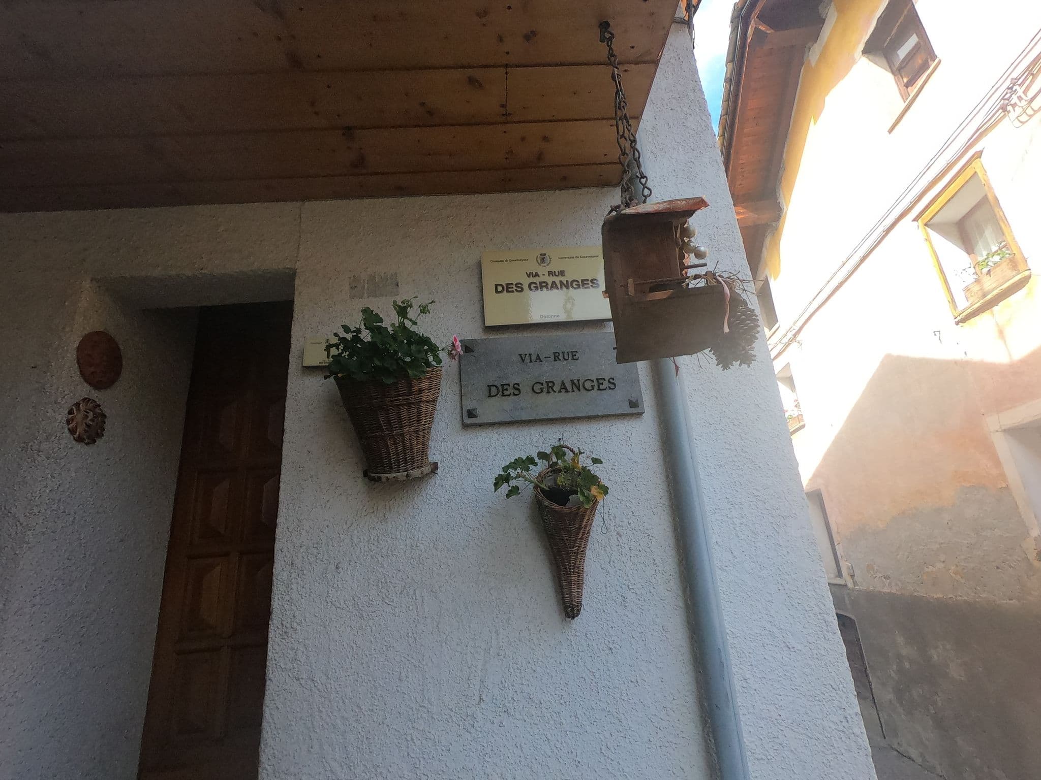 Street view near Majon Samuel, Courmayeur — © alextsiatinis (CC BY-SA · Mapillary)