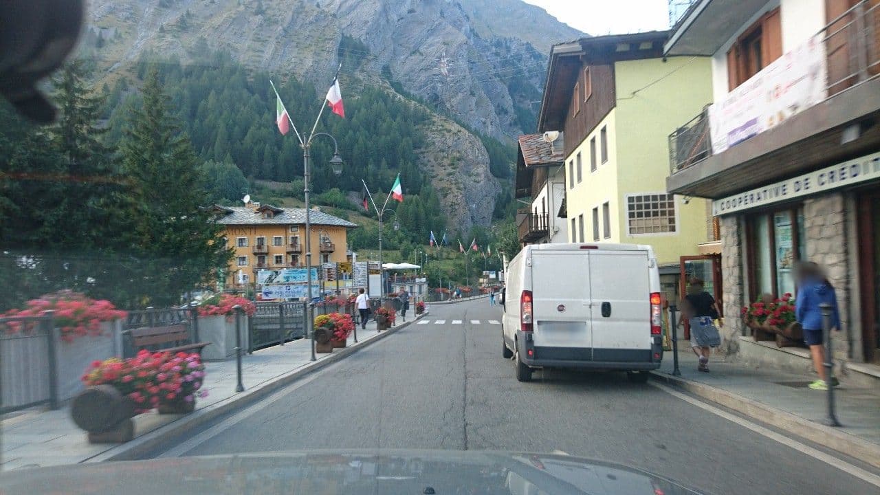Street view near Rifugio Deffeyes, Morgex — © voschix (CC BY-SA · Mapillary)