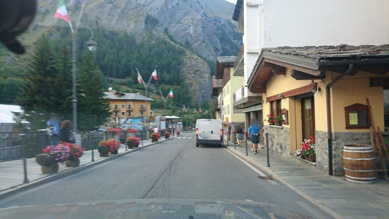 Street view near Hotel Coeur du Village, Morgex — © voschix (CC BY-SA · Mapillary)