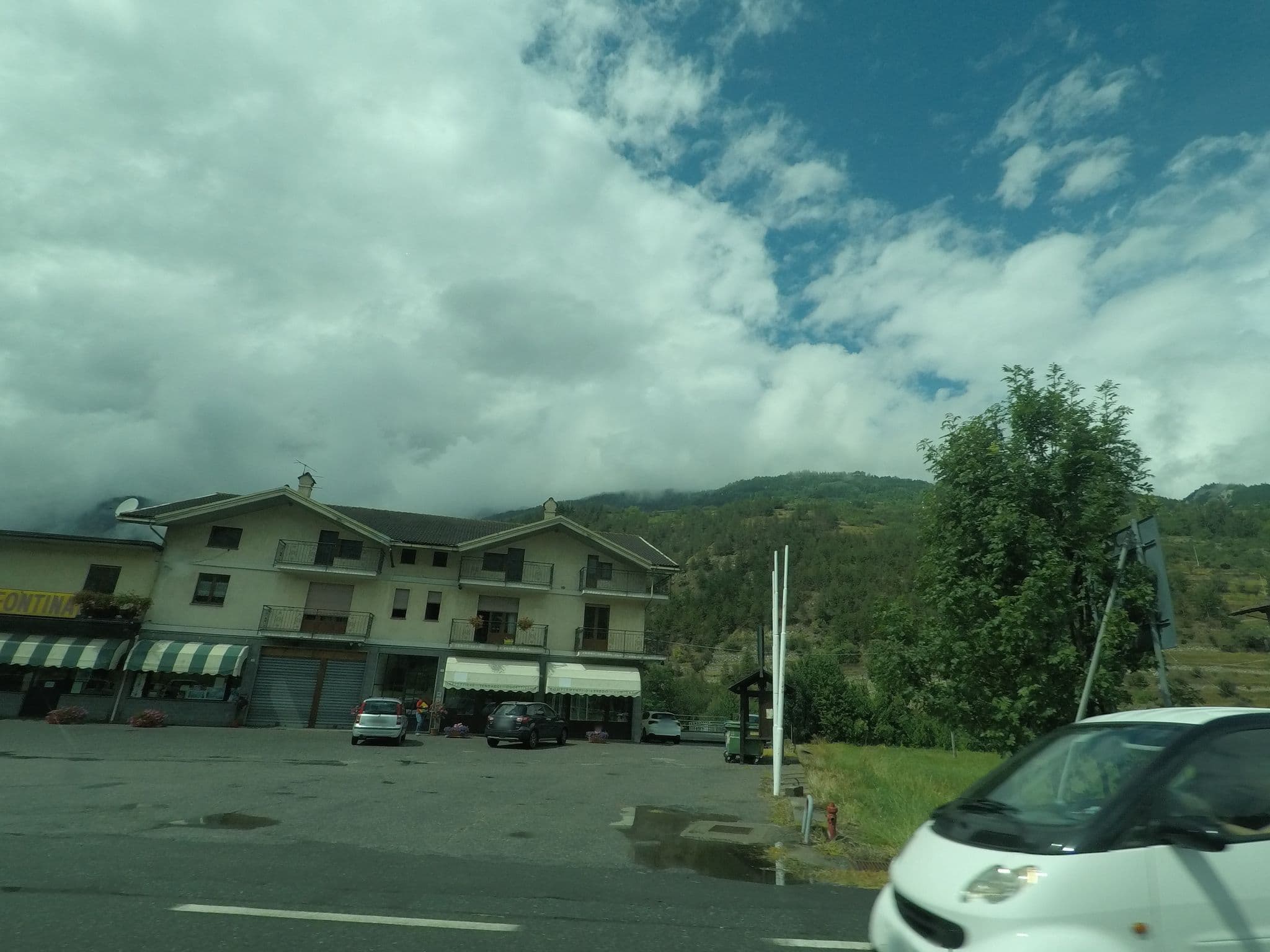 Street view near Hotel Edelweis, Saint-Pierre — © bcostacurta (CC BY-SA · Mapillary)