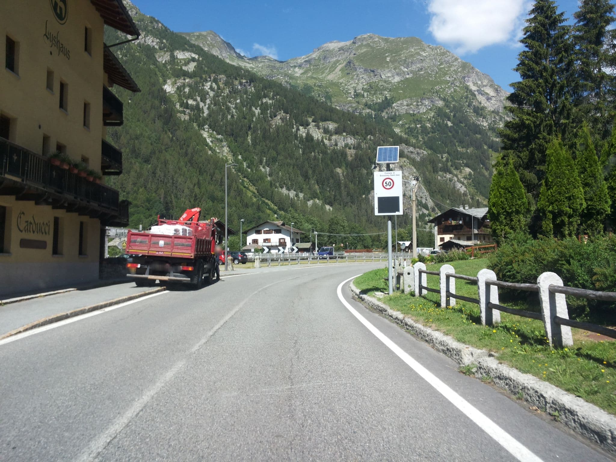 Street view near Lyshaus, Ayas — © musuruan (CC BY-SA · Mapillary)