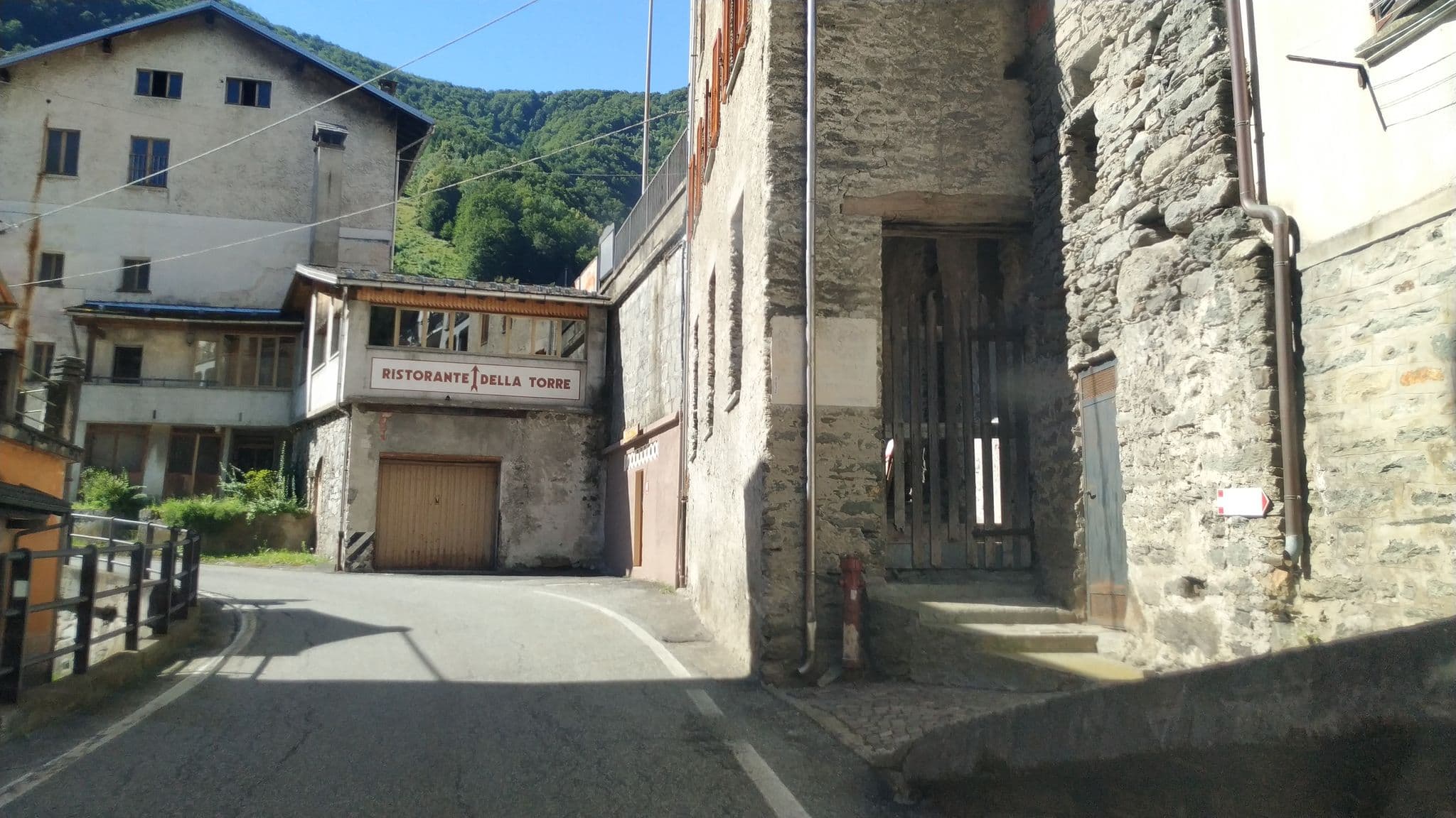 Street view near Albergo della Fenice, Varallo — © mikki65 (CC BY-SA · Mapillary)