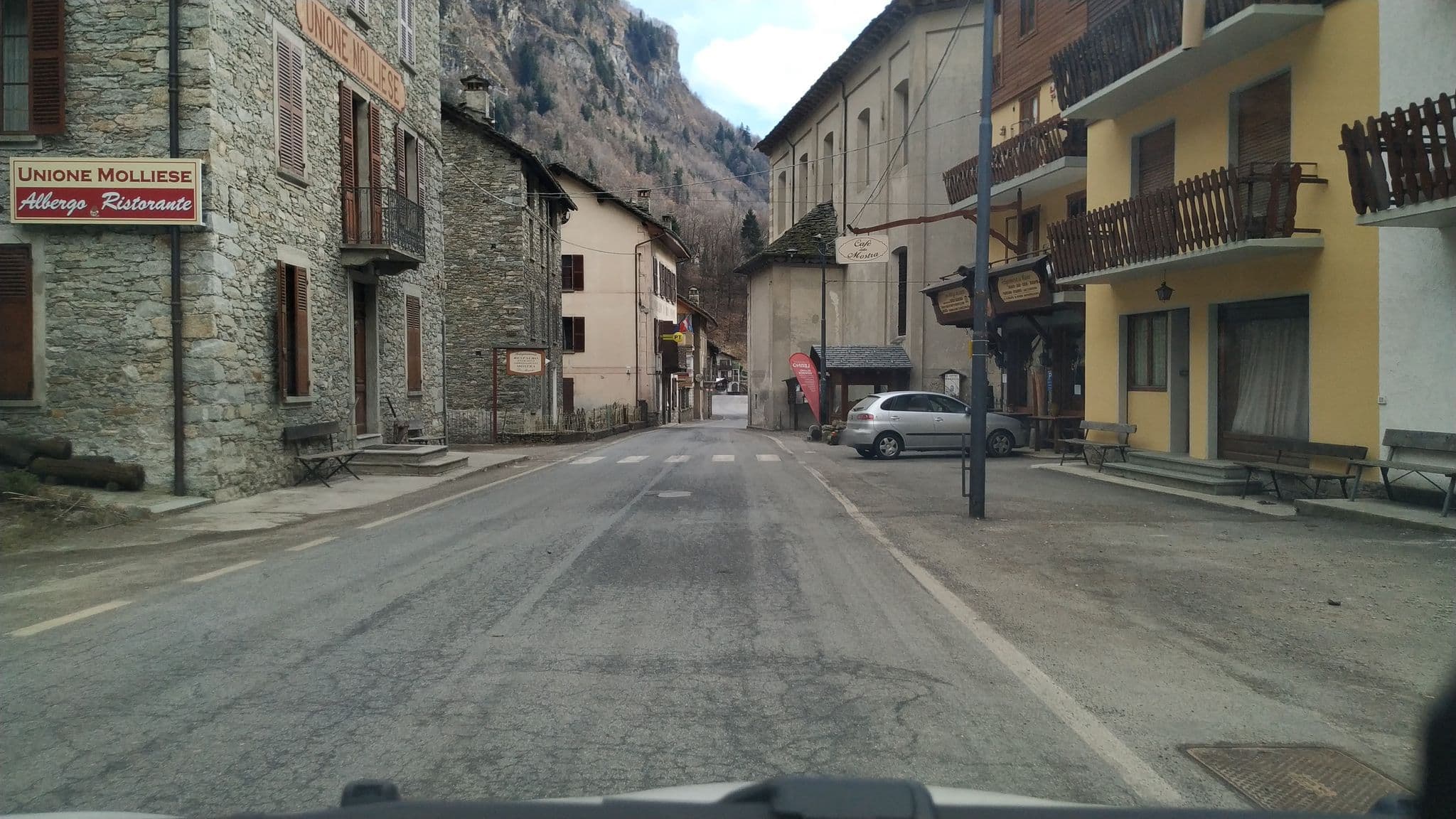 Street view near Albergo Ristorante Unione Molliese, Varallo — © mikki65 (CC BY-SA · Mapillary)