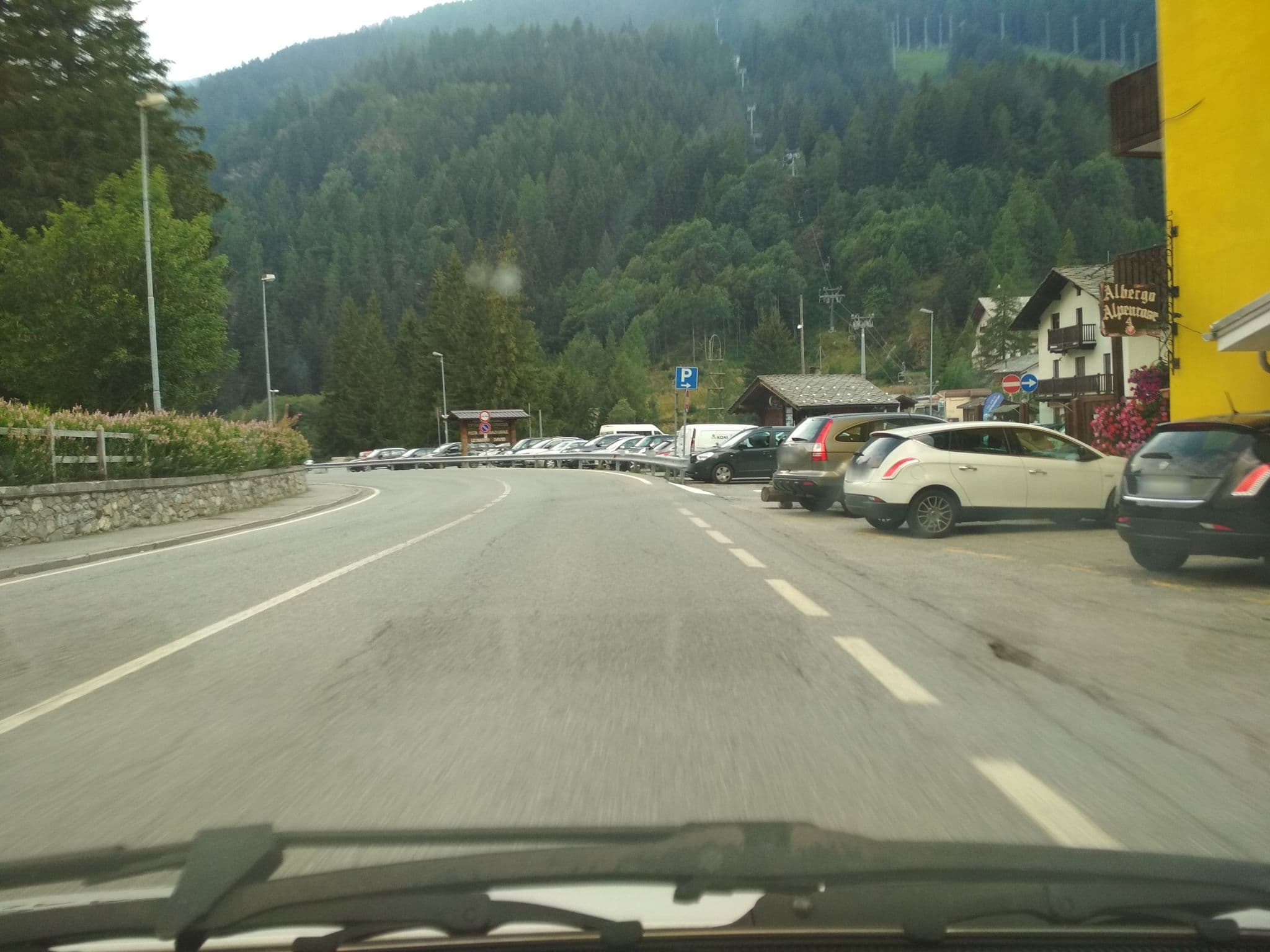Street view near Monte Rosa Ski Apartments, Ayas — © feddar (CC BY-SA · Mapillary)