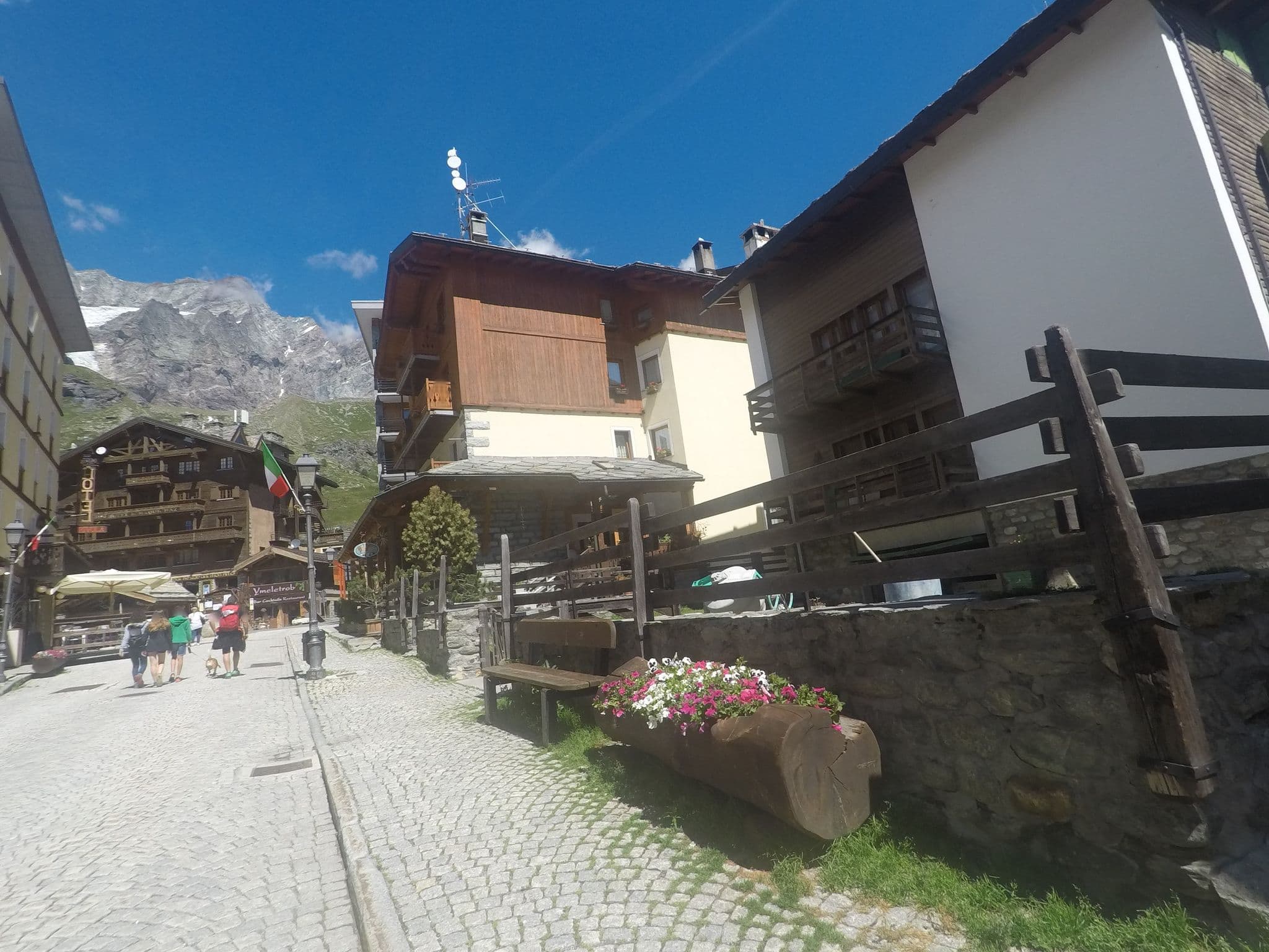 Street view near Hotel Mignon, Valtournenche — © bcostacurta (CC BY-SA · Mapillary)