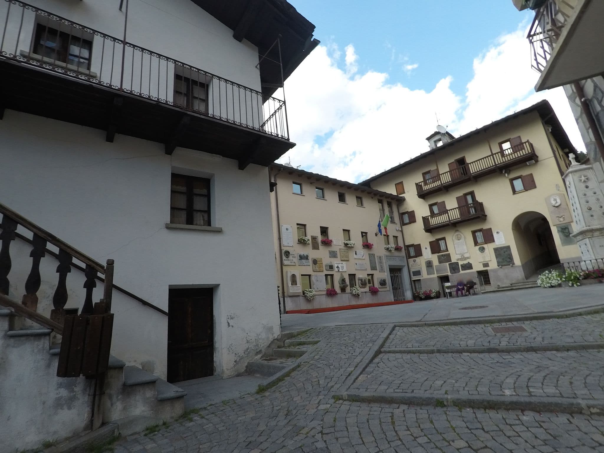 Street view near Appartamenti Paquier, Valtournenche — © bcostacurta (CC BY-SA · Mapillary)