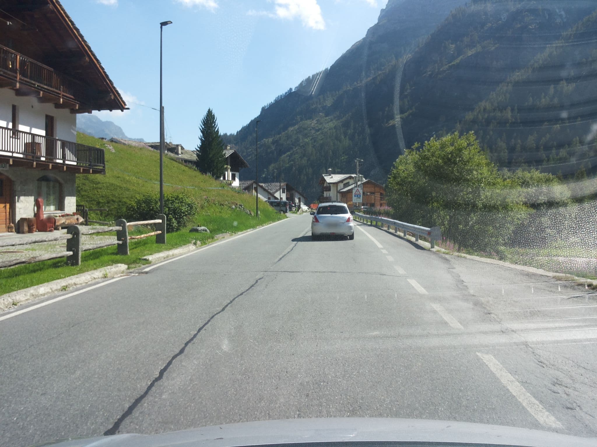 Street view near Lysjoch, Ayas — © musuruan (CC BY-SA · Mapillary)