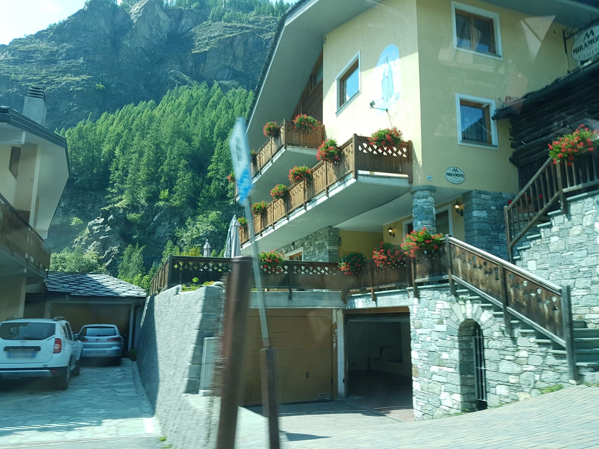 Street view near Albergo Ristorante Al Caminetto di Farina Massimo e Delia SNC, Valtournenche — © bcostacurta (CC BY-SA · Mapillary)