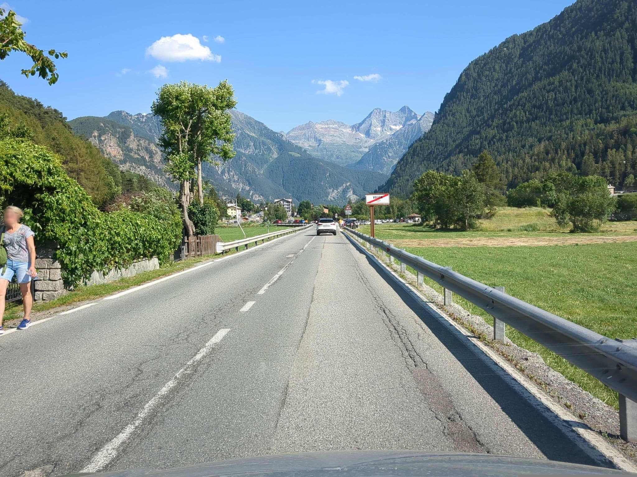 Street view near Hotel du Foyer, Saint-Vincent — © musuruan (CC BY-SA · Mapillary)