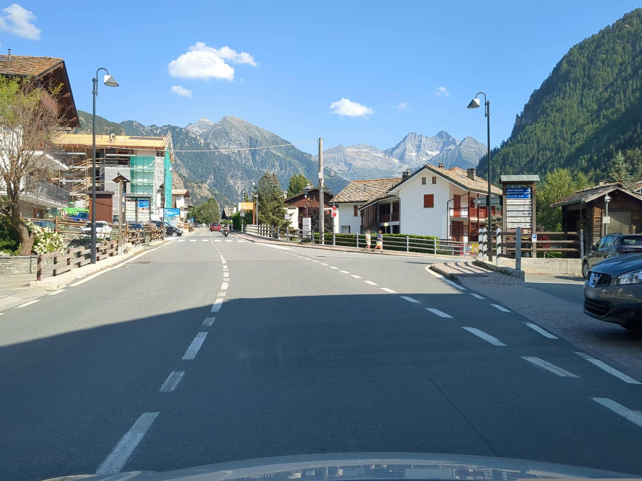 Street view near Bar Restaurant Hotel Laghetto Brusson, Saint-Vincent — © musuruan (CC BY-SA · Mapillary)