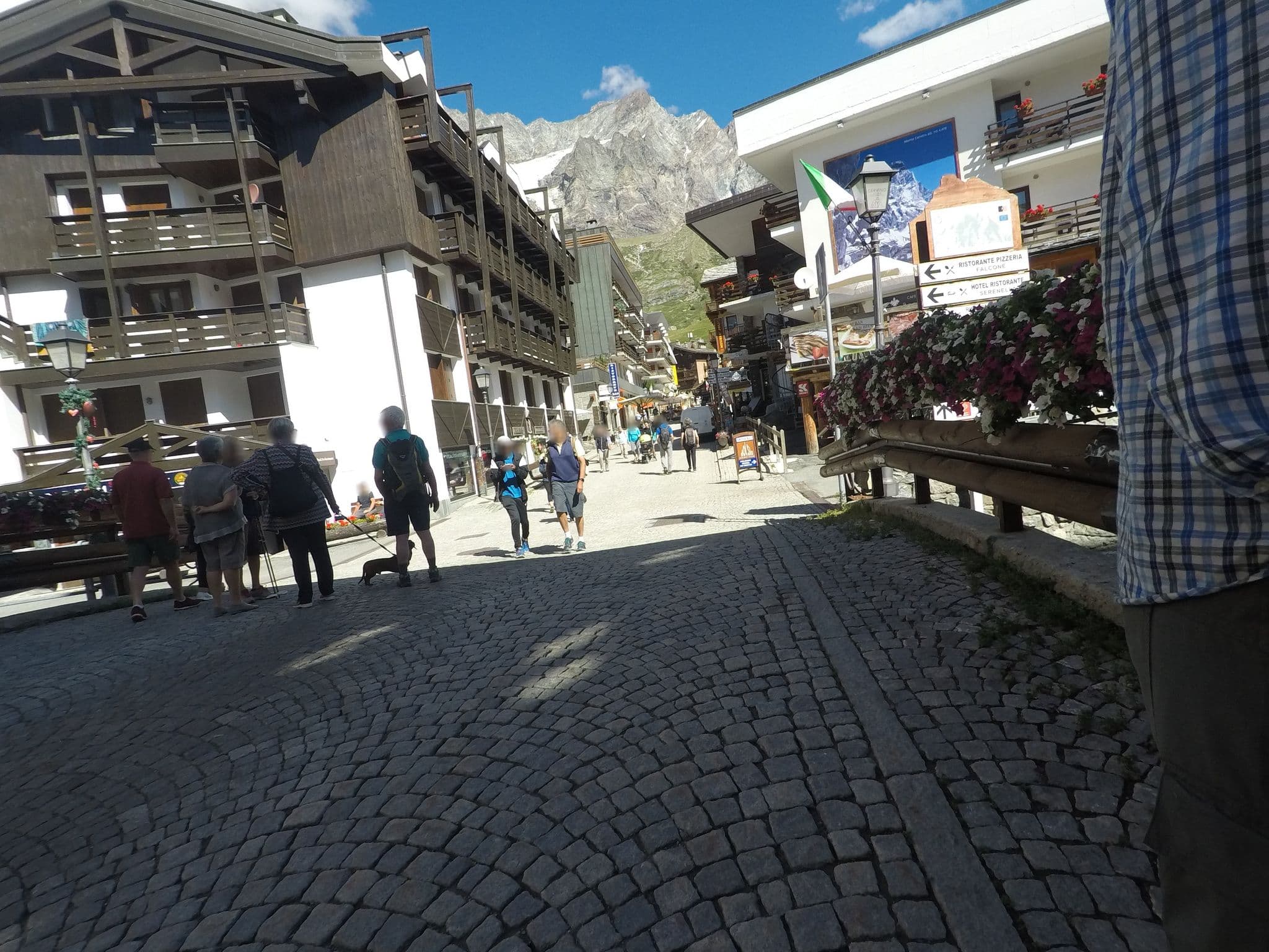 Street view near Hotel meublè gorret dei Fratelli herin grazia e herin marco & c. SNC, Valtournenche — © bcostacurta (CC BY-SA · Mapillary)