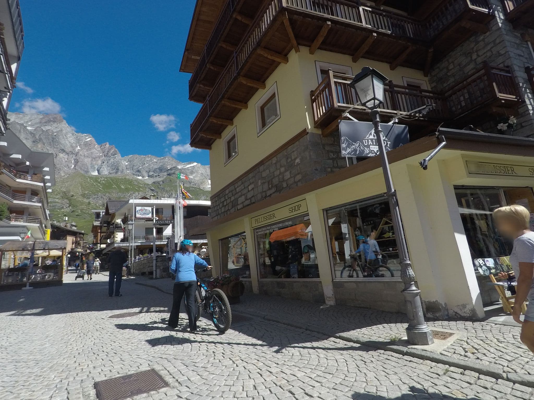 Street view near Sporting, Valtournenche — © bcostacurta (CC BY-SA · Mapillary)