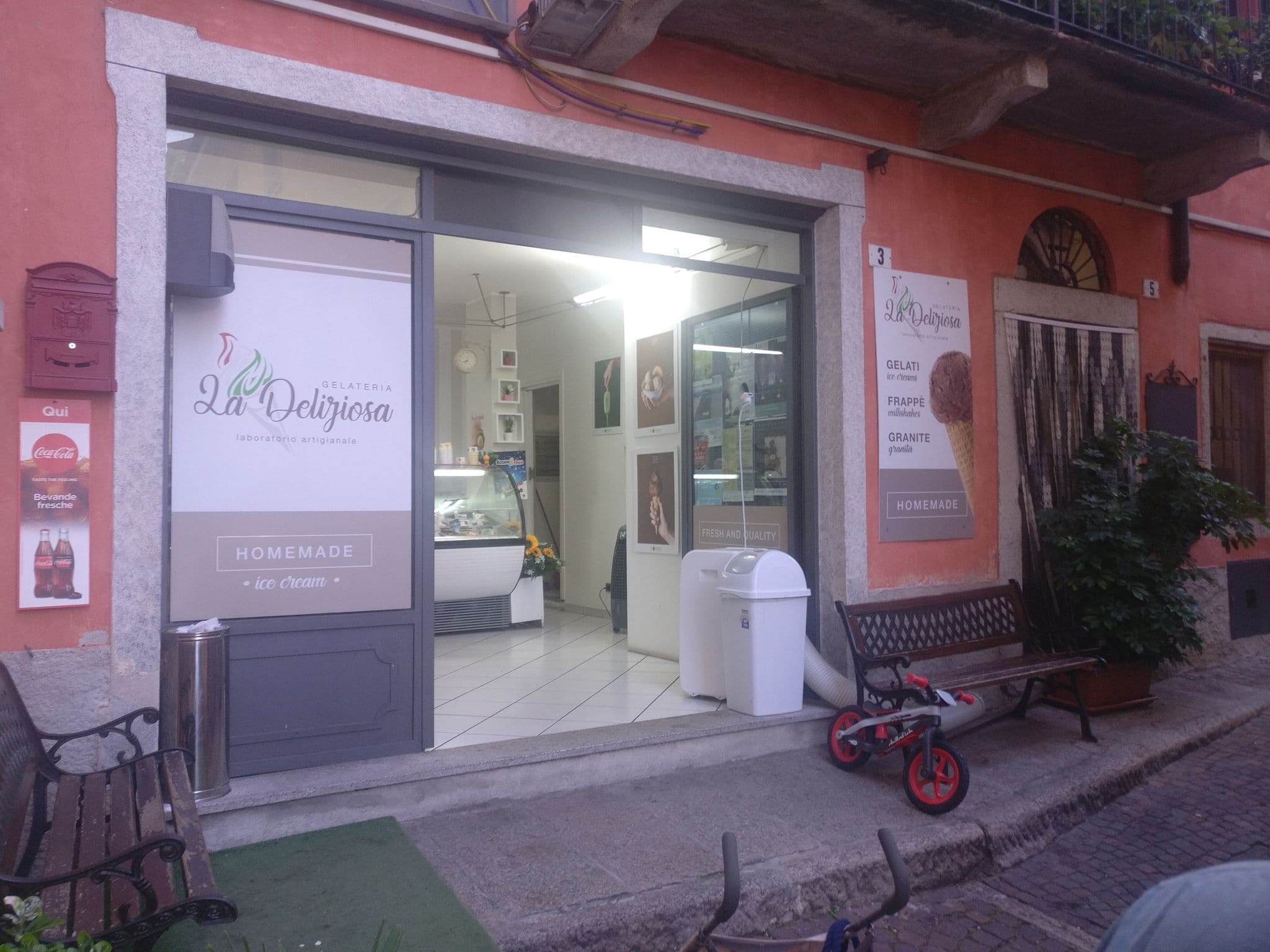 Street view near Locanda Nelia Guest House, Baveno — © evilchicken (CC BY-SA · Mapillary)