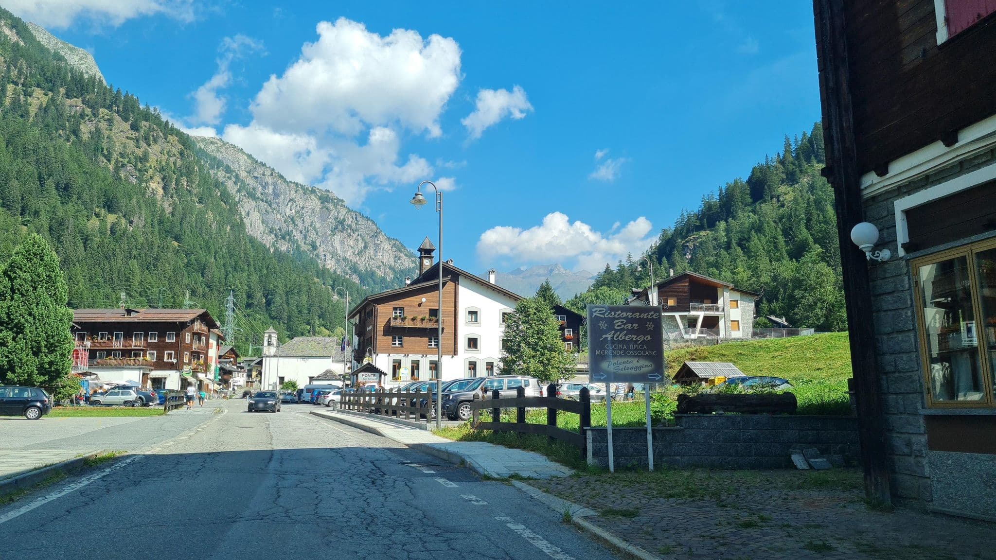 Street view near Albergo Bar Ristorante Corno Brunni, Varzo — © laniuscollurio (CC BY-SA · Mapillary)