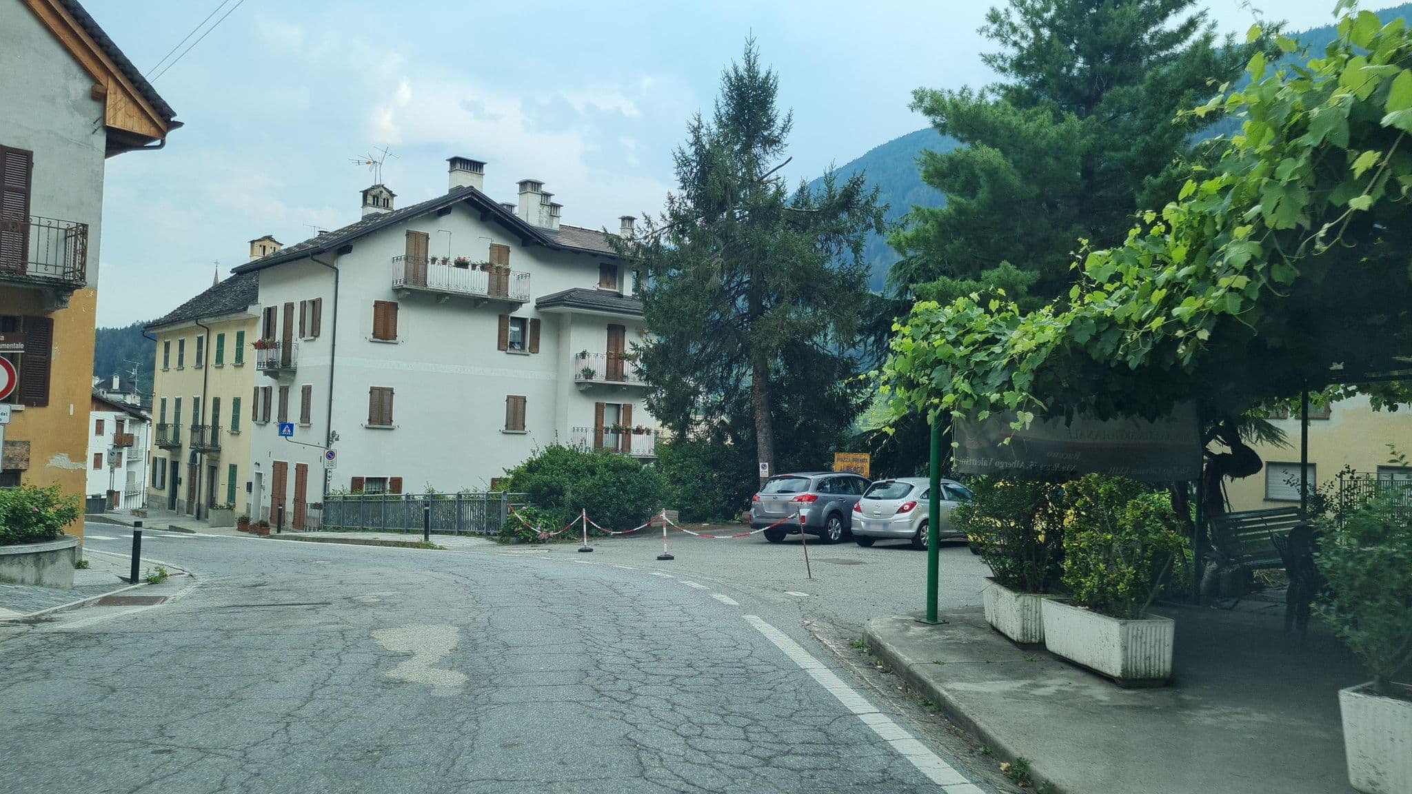 Street view near Albergo Valentini, Varzo — © laniuscollurio (CC BY-SA · Mapillary)