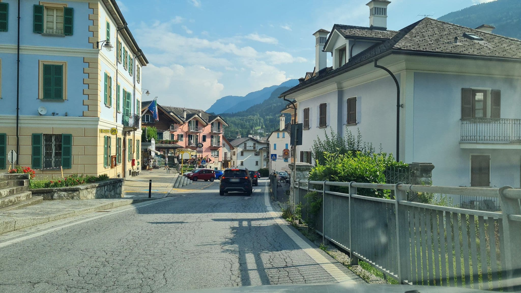 Street view near Bar Meuble Isotta, Varzo — © laniuscollurio (CC BY-SA · Mapillary)