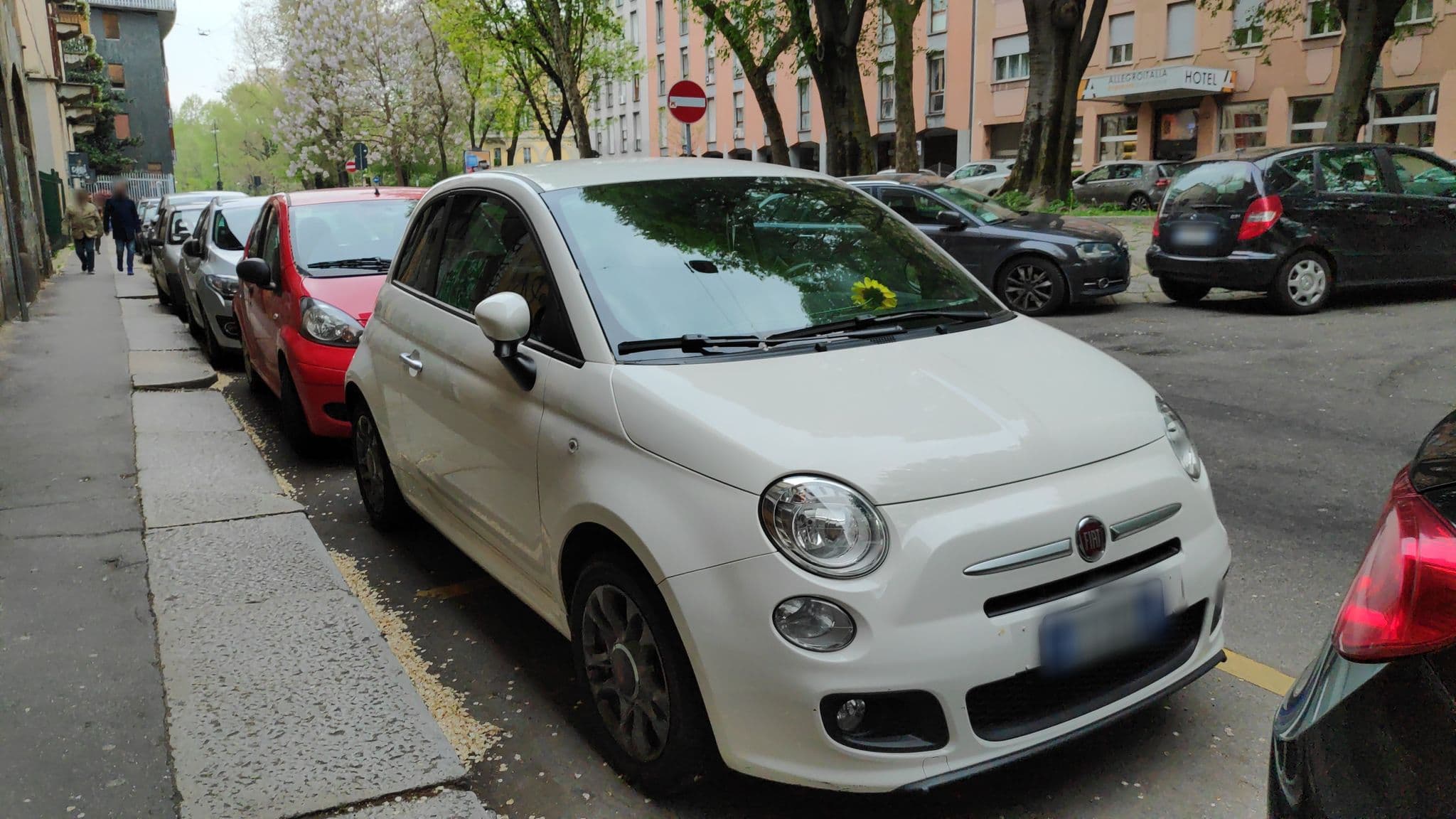 Street view near Hotel Galles en Milán, Italia, Milan — © marcuscalabresus (CC BY-SA · Mapillary)