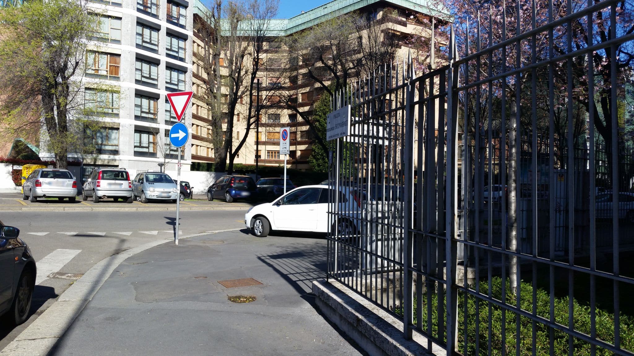 Street view near La Stanza di Mita, Chinatown — © pigna2001 (CC BY-SA · Mapillary)