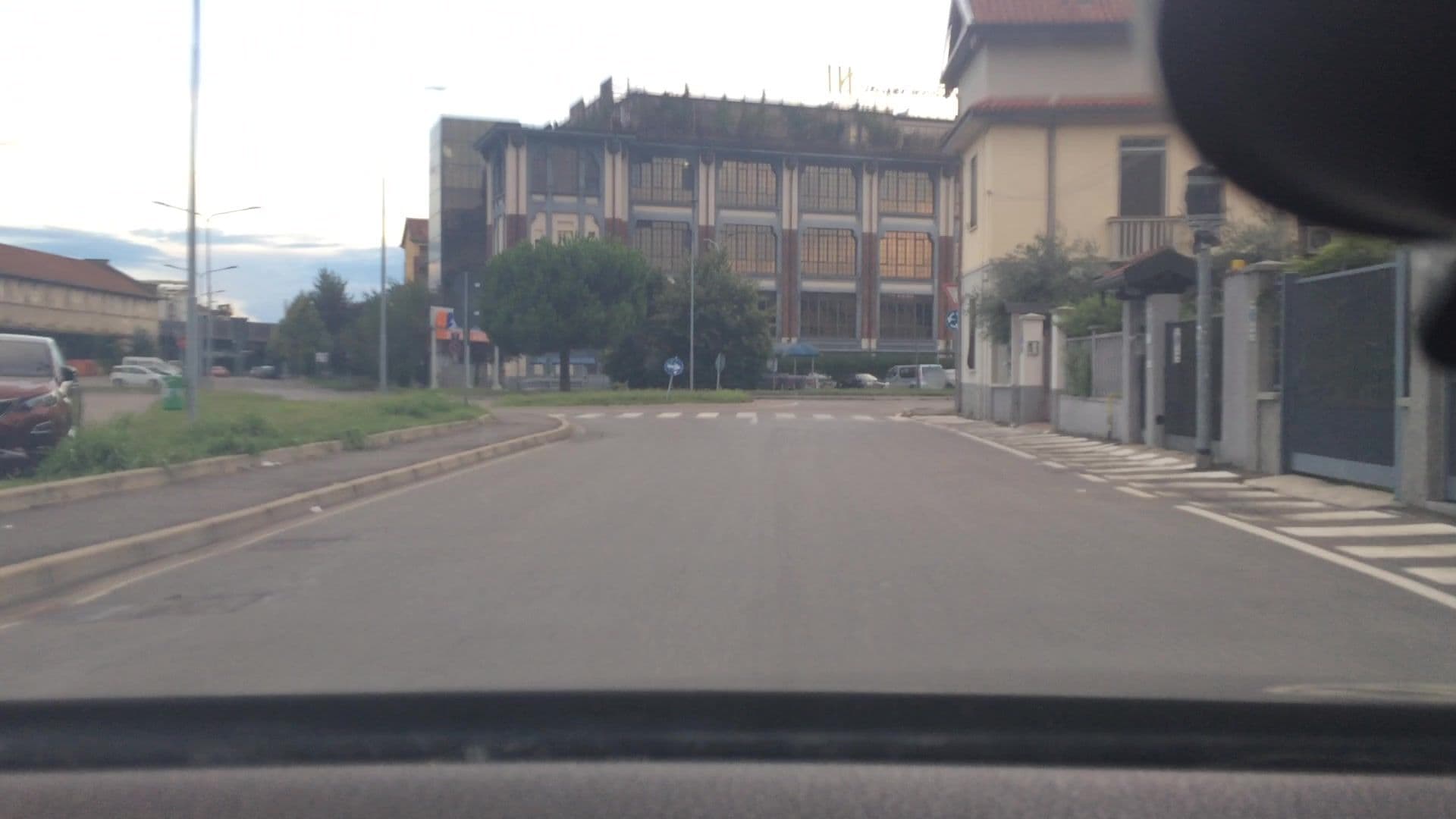 Street view near Appartamenti Leonardo, Rho — © lvl5 (CC BY-SA · Mapillary)