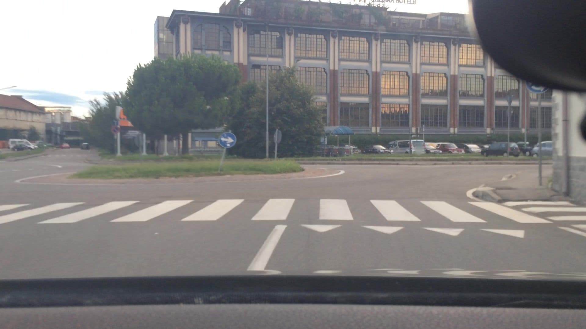 Street view near B&B Leonardo, Rho — © lvl5 (CC BY-SA · Mapillary)