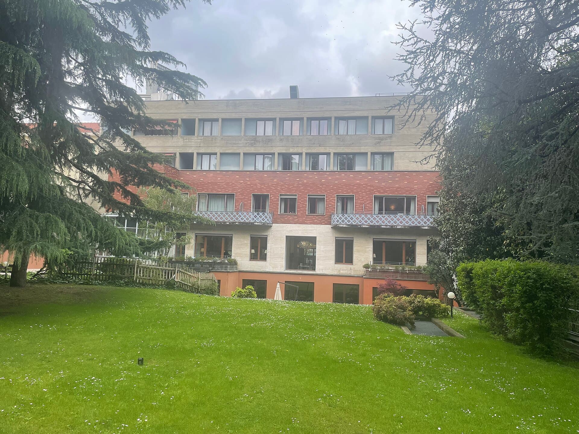Hotel Tiziano (via Wikimedia Commons, CC BY-SA 4.0)