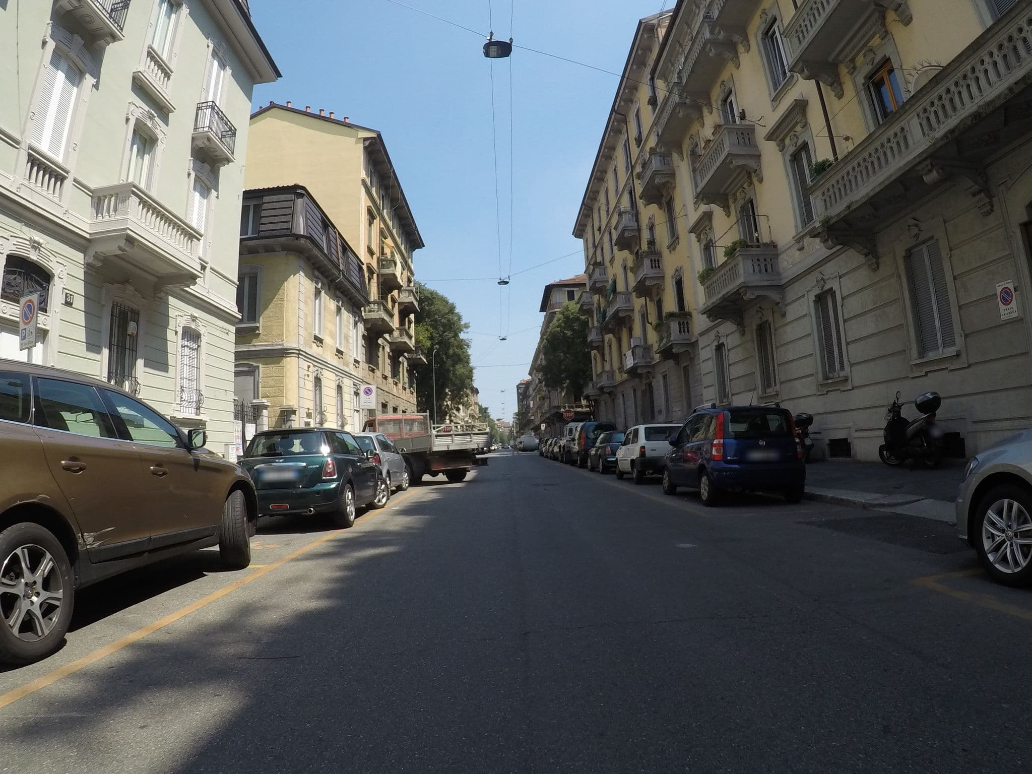 Street view near Town House Street, Milan — © chrisbeddow (CC BY-SA · Mapillary)