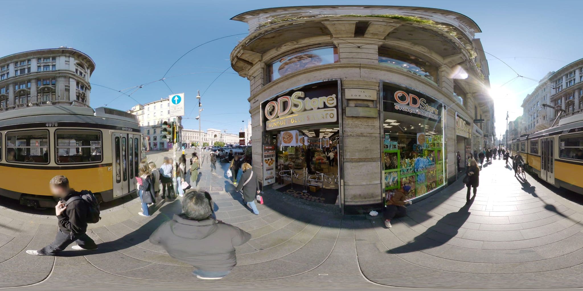 Street view near Hotel Da Rocco, Milan — © akiyoshiii213 (CC BY-SA · Mapillary)