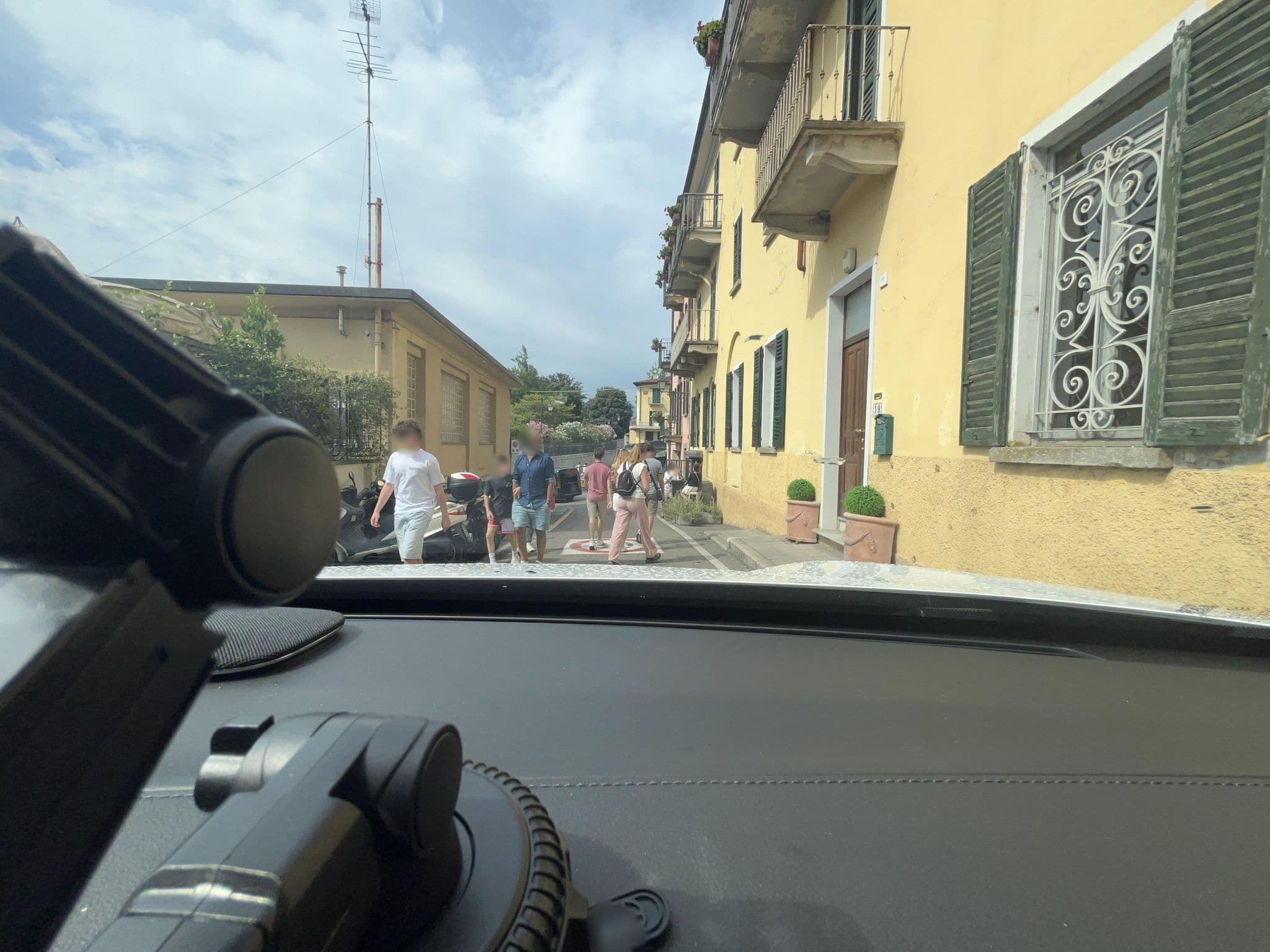 Street view near Renzo e Lucia Bellagio by KlabHouse, Bellagio — © lin_wang (CC BY-SA · Mapillary)
