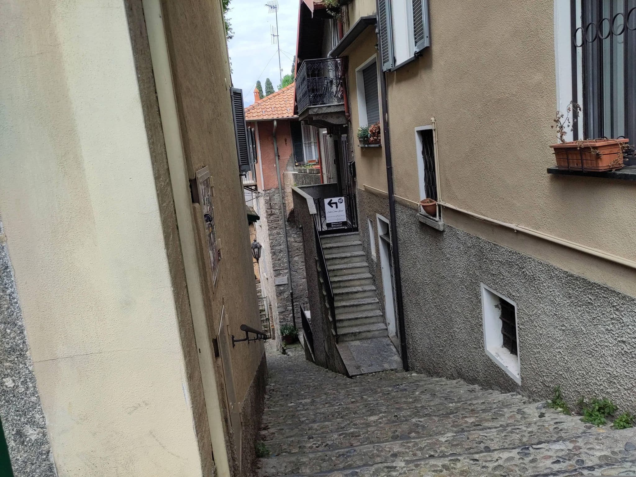 Street view near Divina Vita B&B, Bellagio — © marcuscalabresus (CC BY-SA · Mapillary)