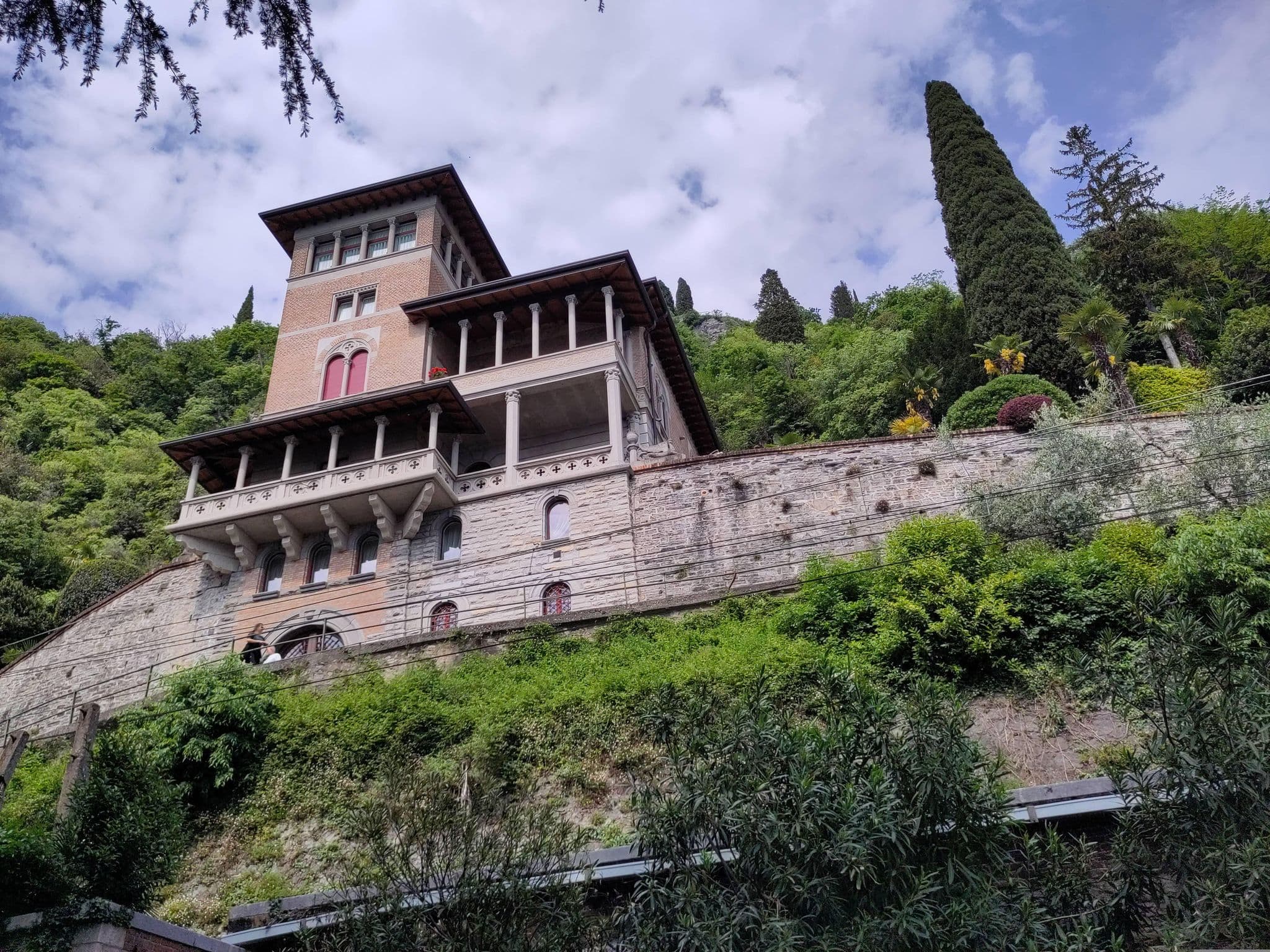Street view near Associazione Villa Cipressi Giorgio Monico, Bellagio — © marcuscalabresus (CC BY-SA · Mapillary)