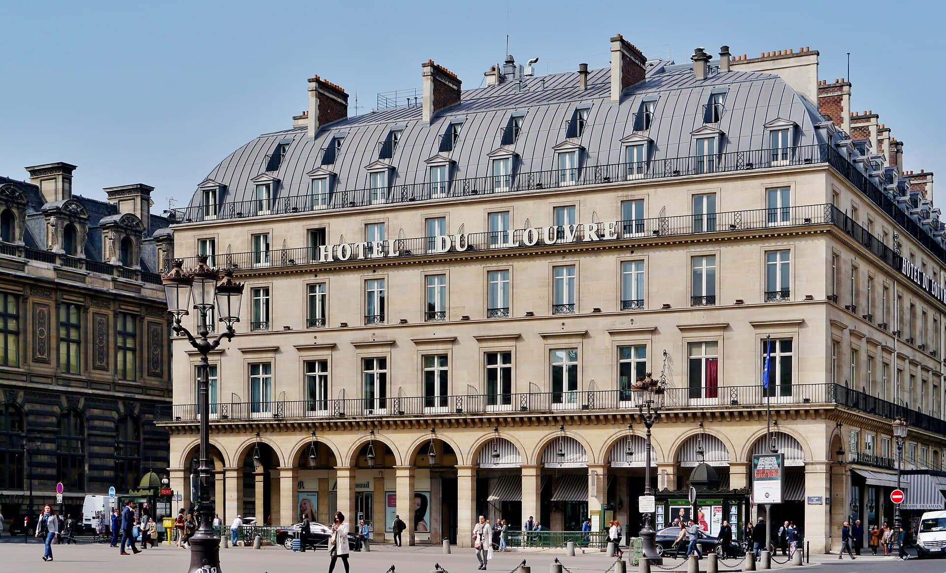 Hôtel du Louvre (via Wikimedia Commons, CC BY-SA 4.0)