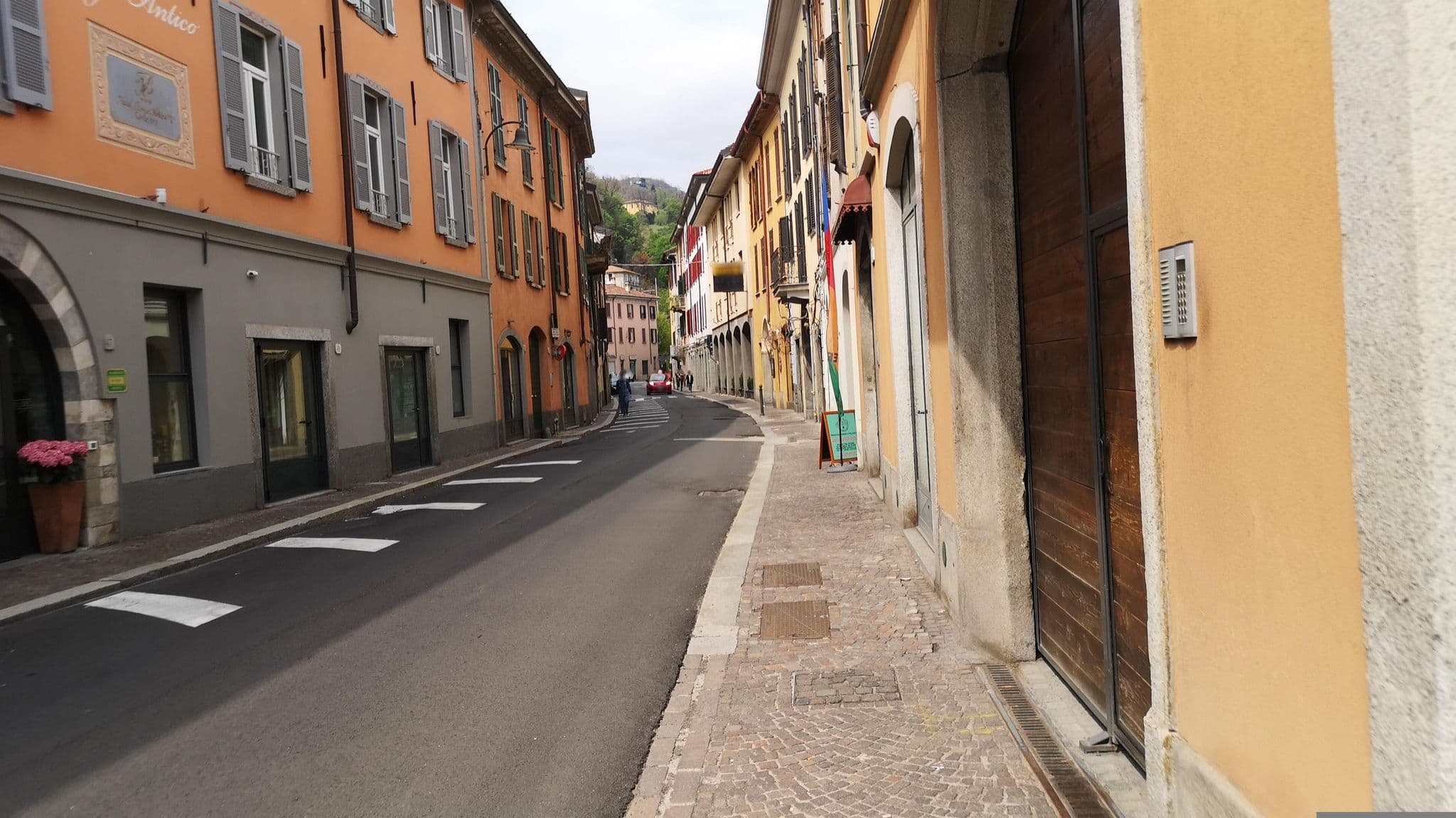 Street view near Hintown Como, Como — © moon4 (CC BY-SA · Mapillary)