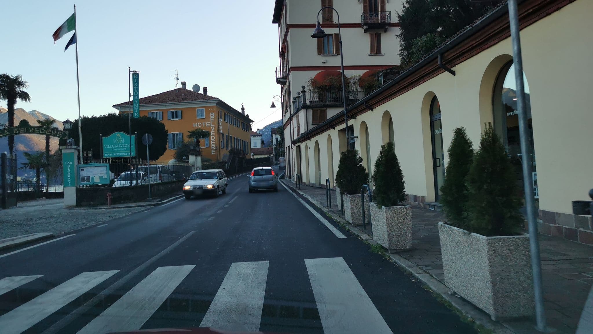 Street view near M on Lake, Nesso — © kaitu (CC BY-SA · Mapillary)